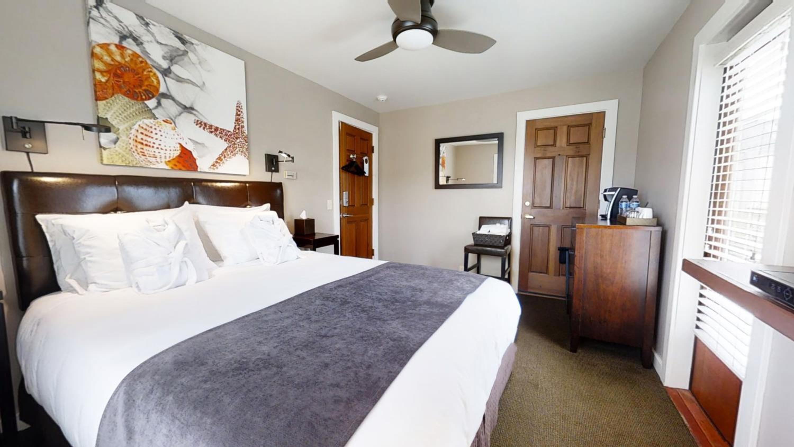 Double Room with Shared Bathroom