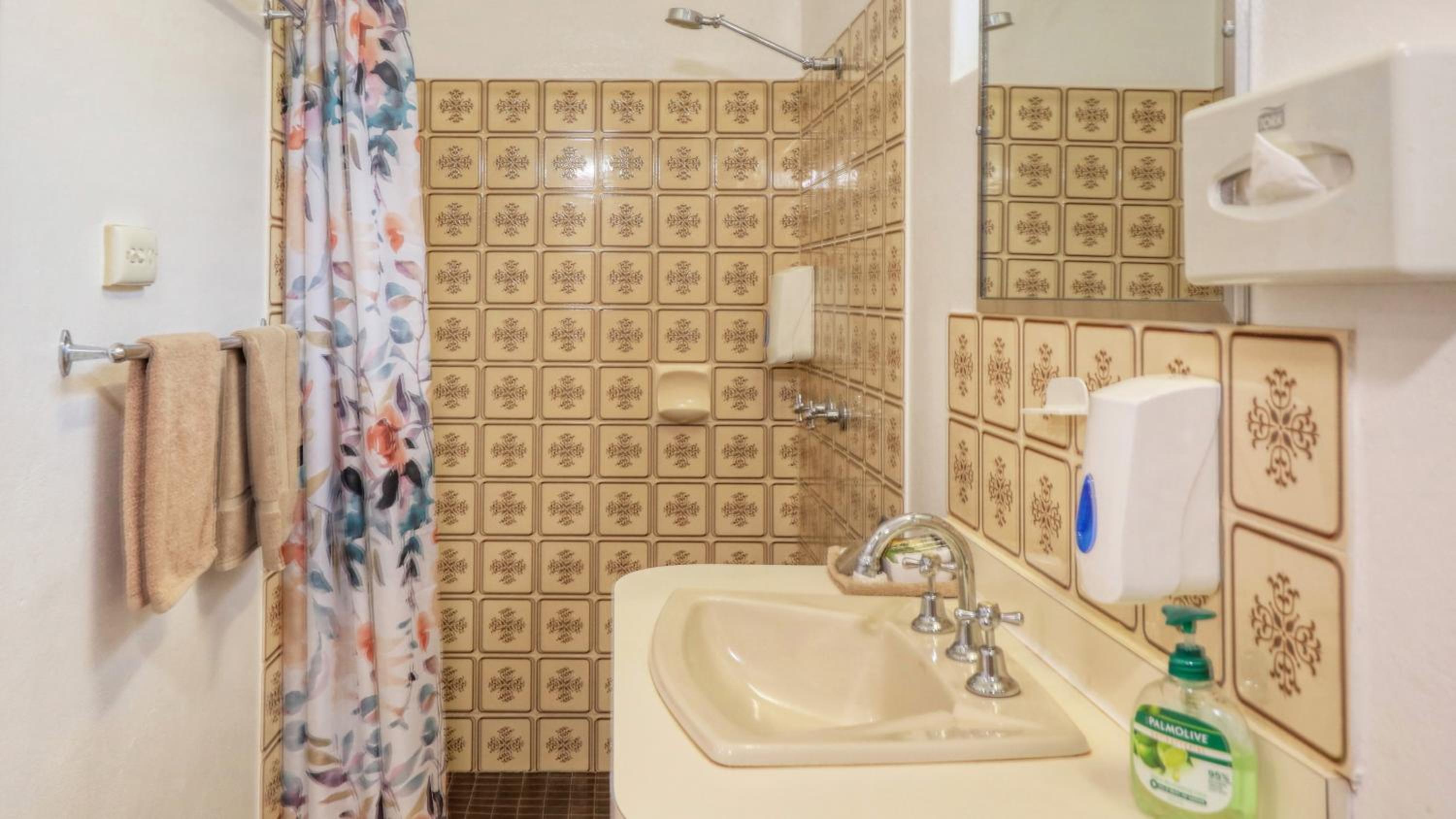 Standard Queen Room - Pet Friendly photo 3
