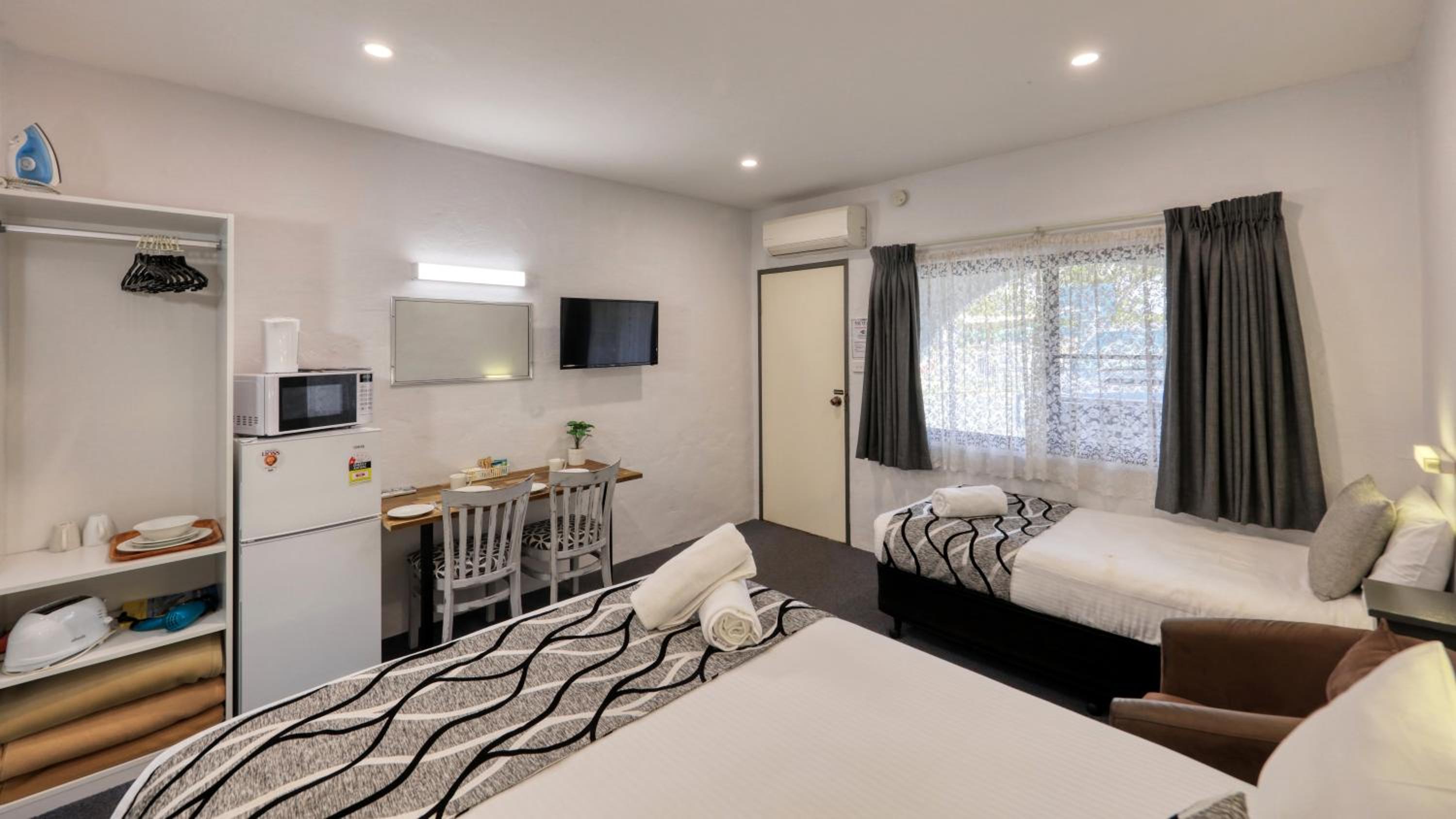 Double or Twin Room photo 3