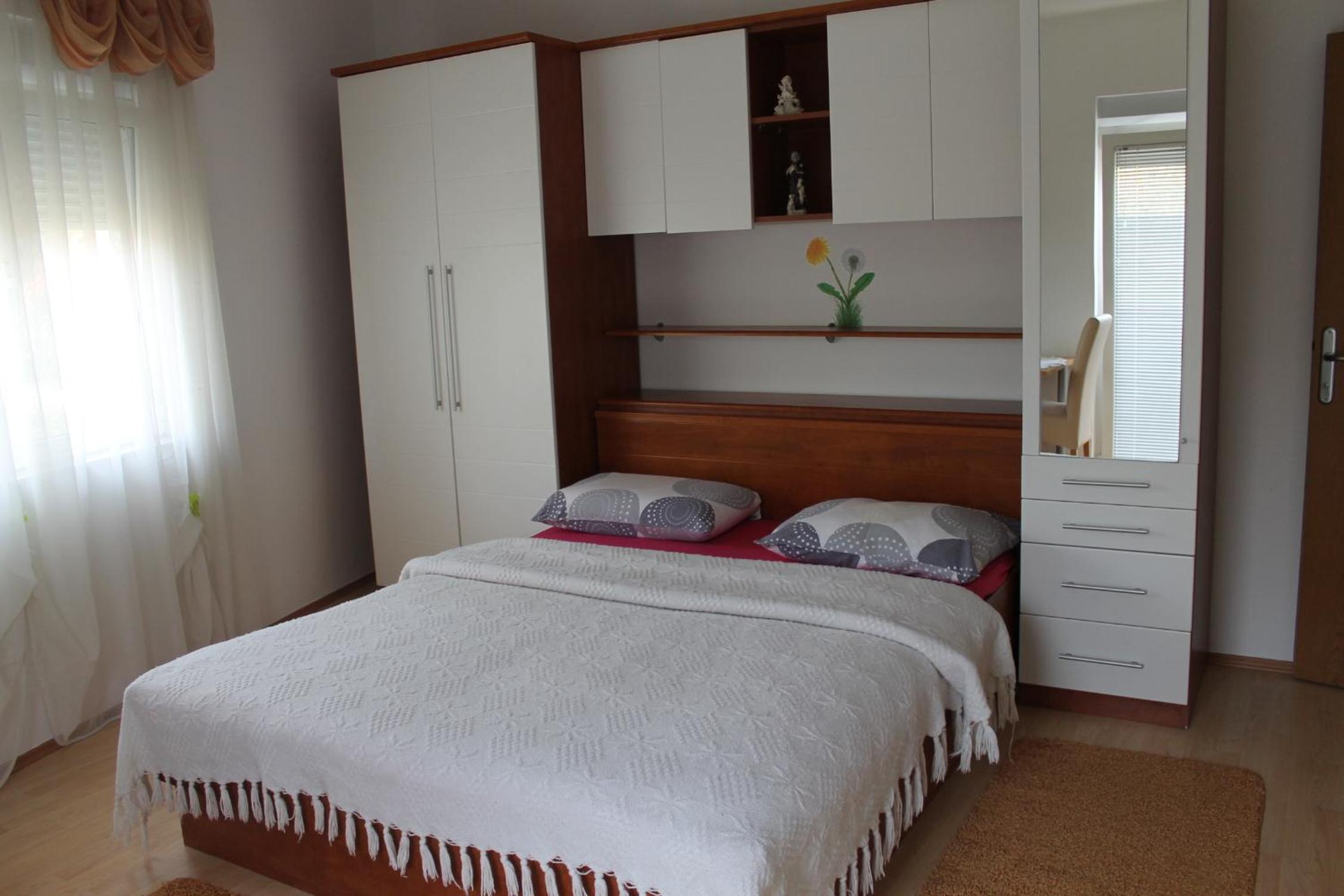 One-Bedroom Apartment with Terrace - Photo 2