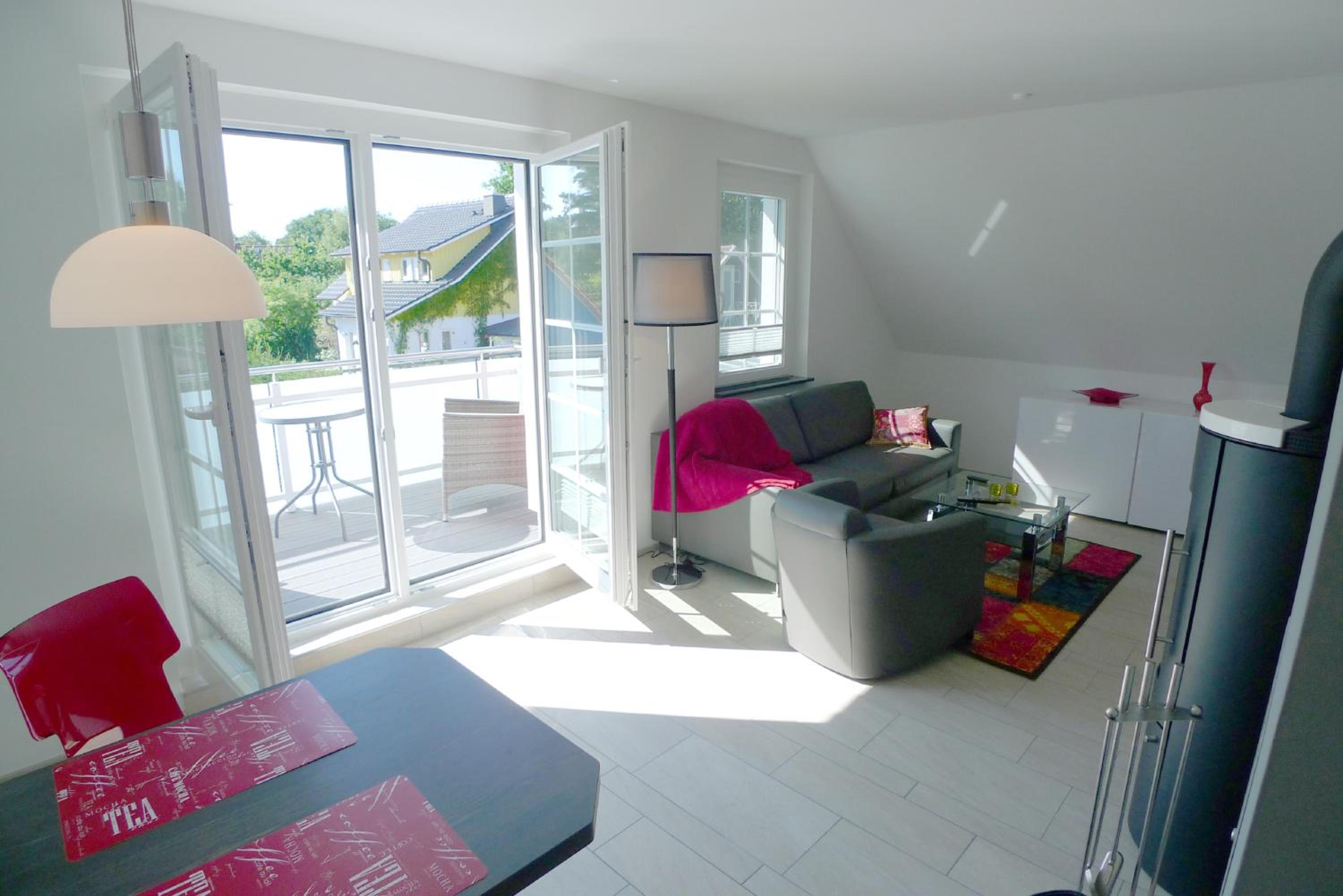 Apartment with Balcony photo 3