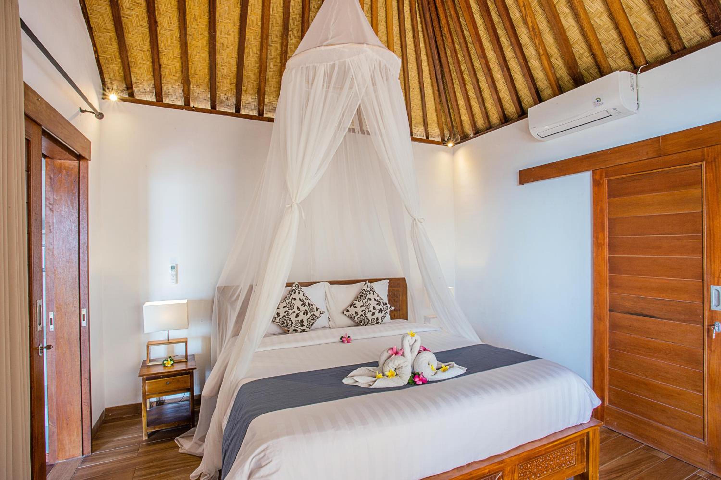 Double or Twin Room with Partial Sea View photo 1