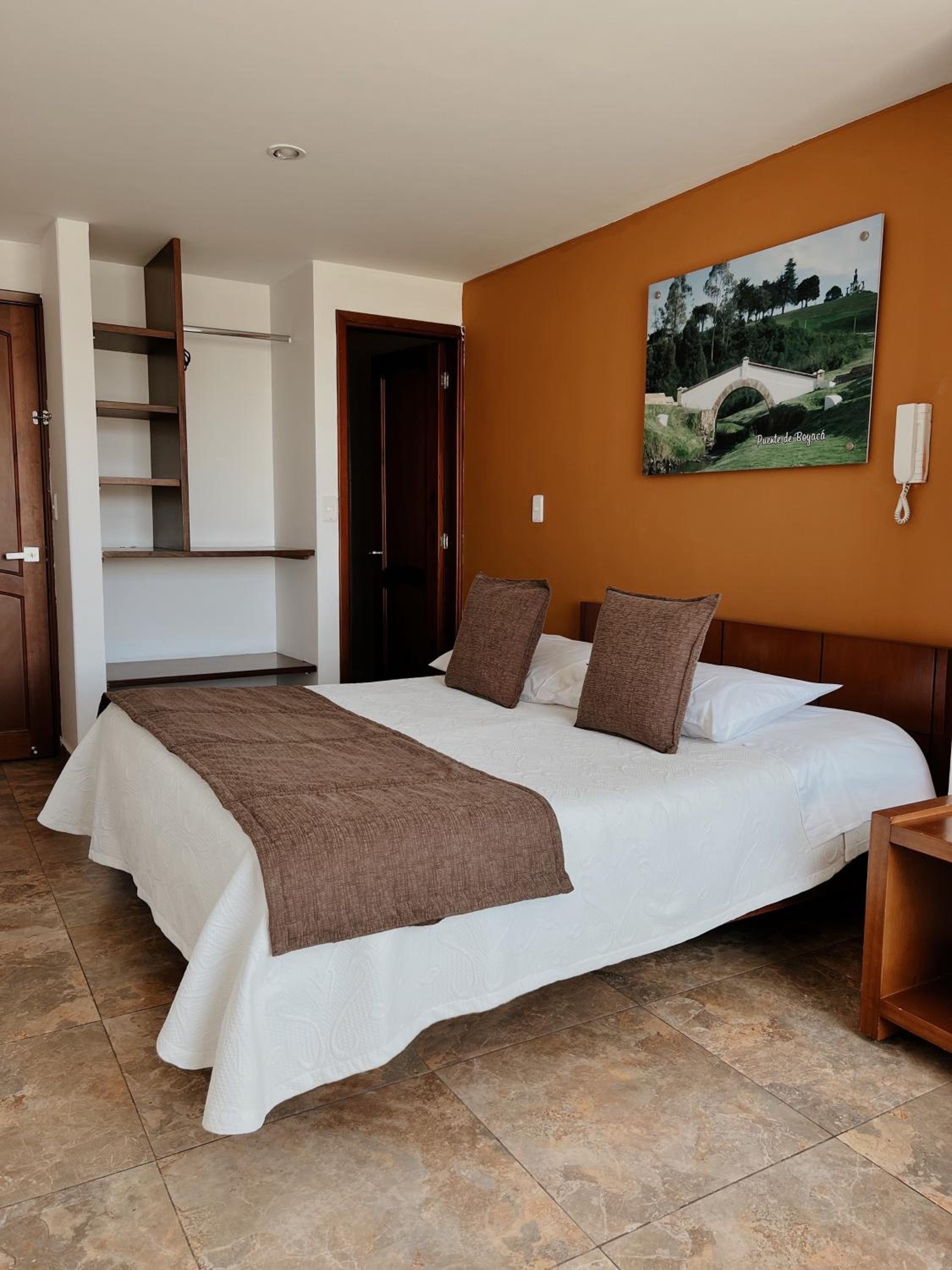Standard Queen Room