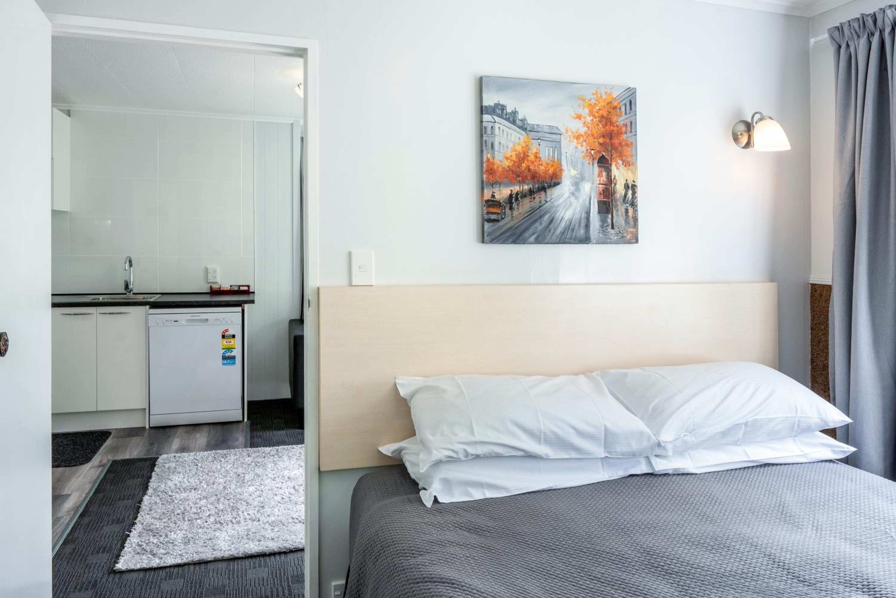One Bedroom Unit photo 2