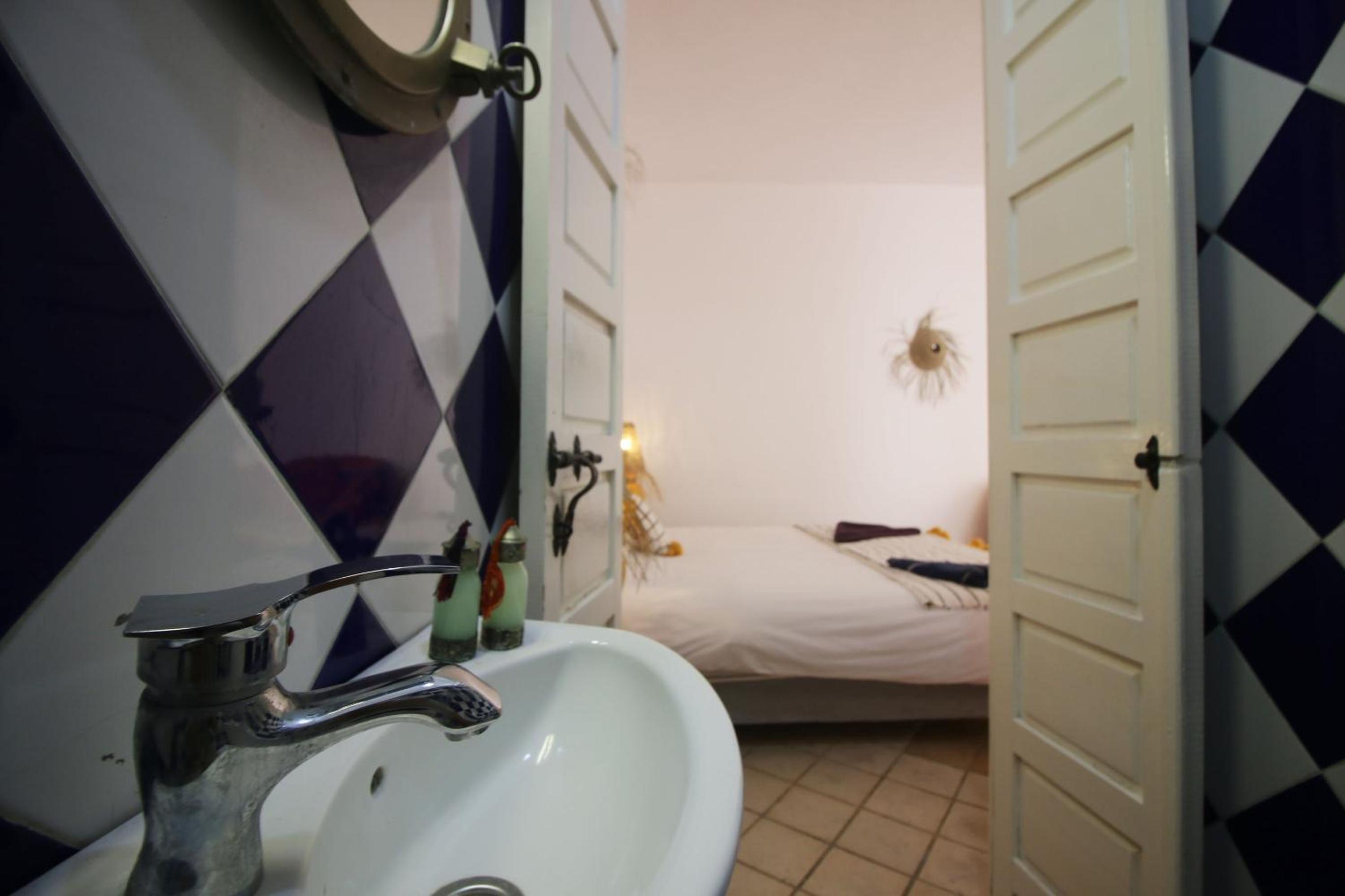 Deluxe Double Room - Photo 17