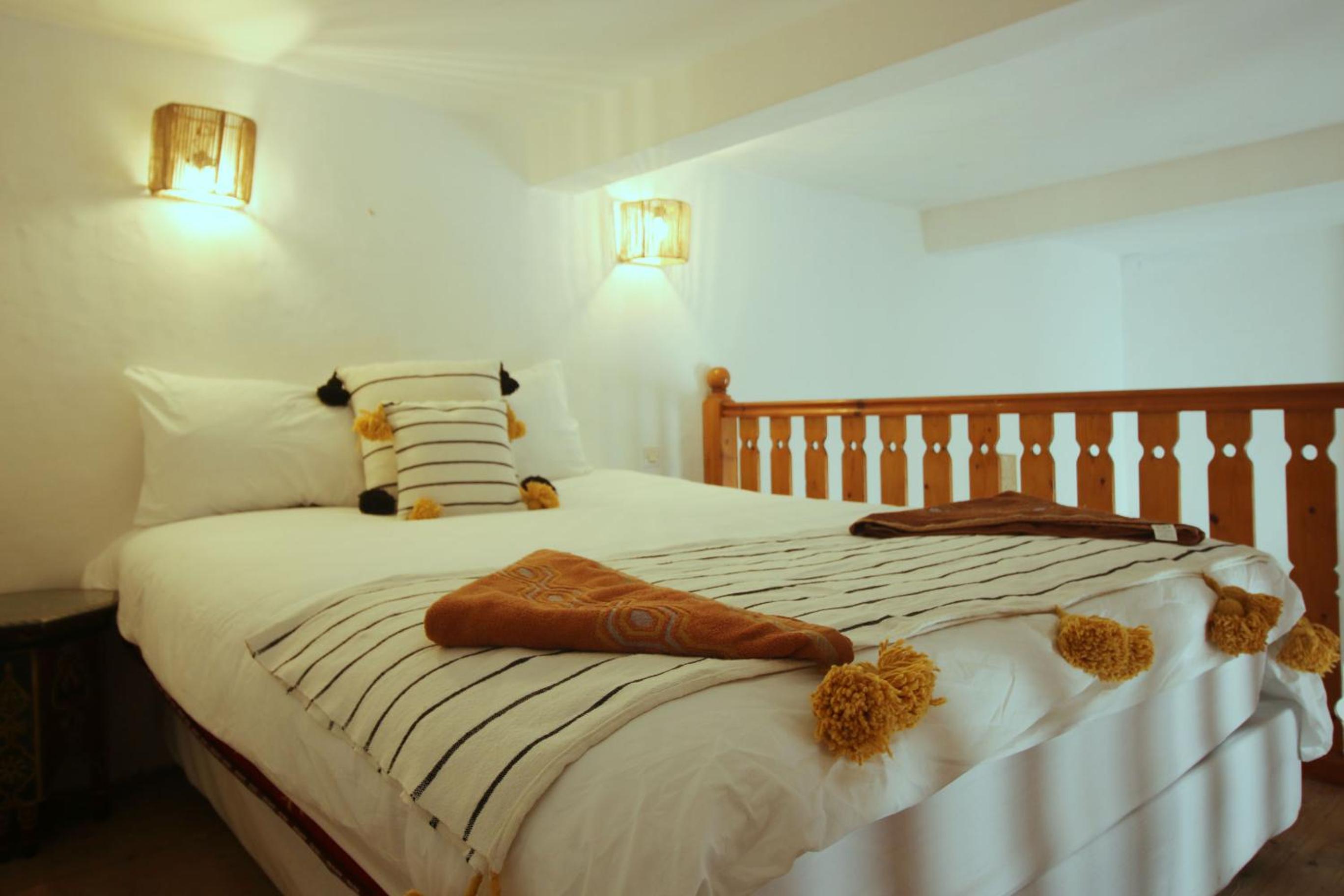 Deluxe King Suite - Photo 18