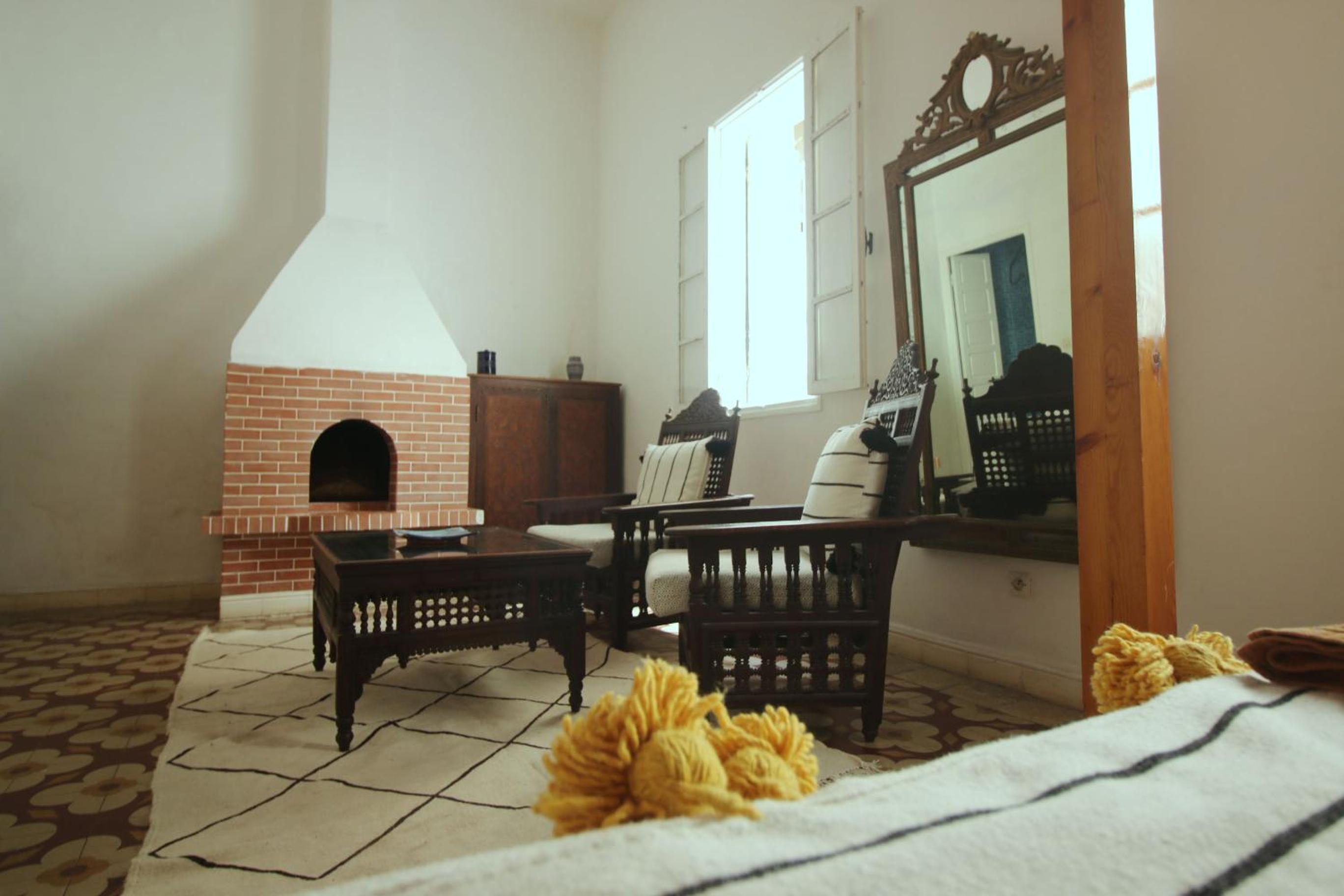Deluxe King Suite - Photo 8