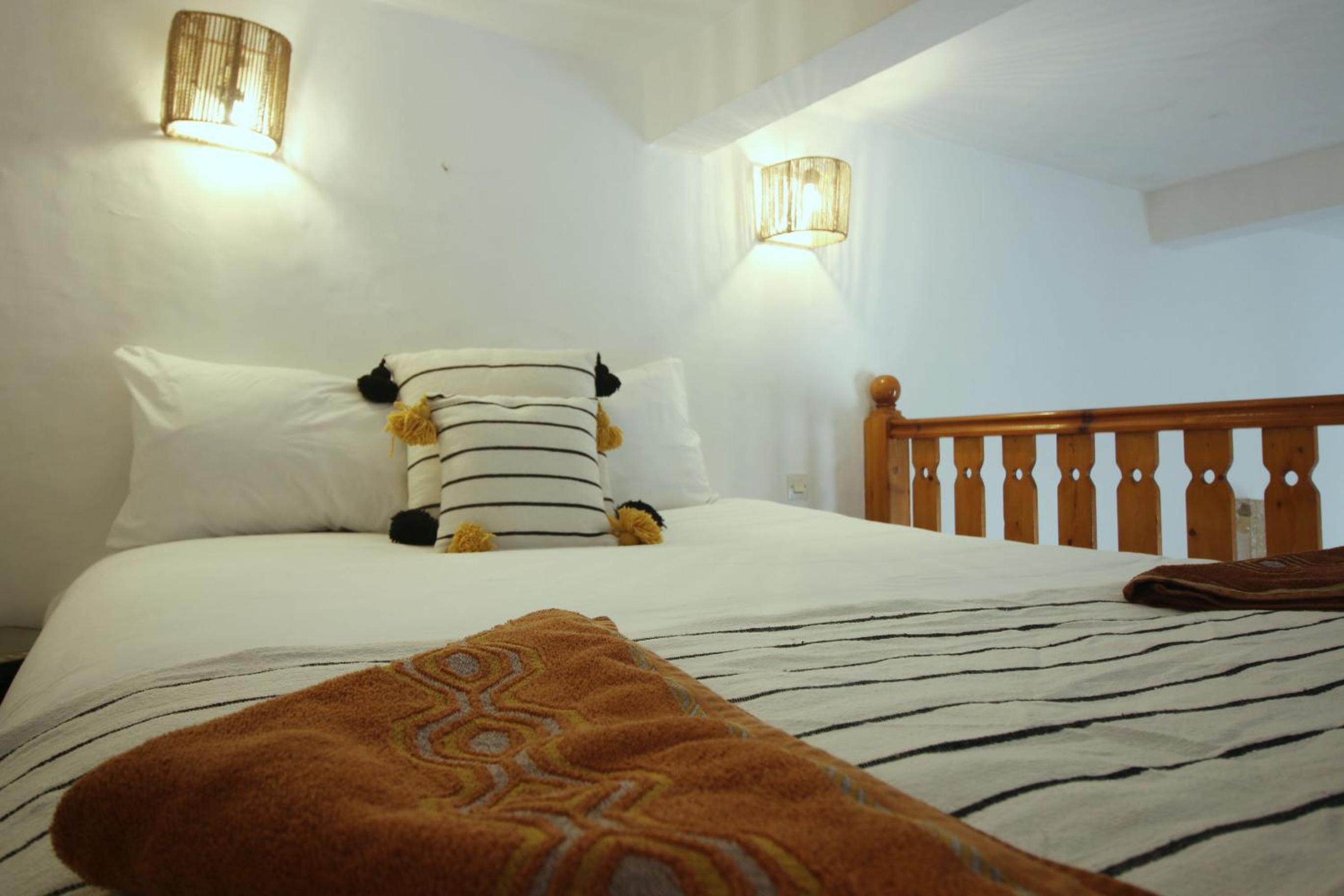 Deluxe King Suite - Photo 7