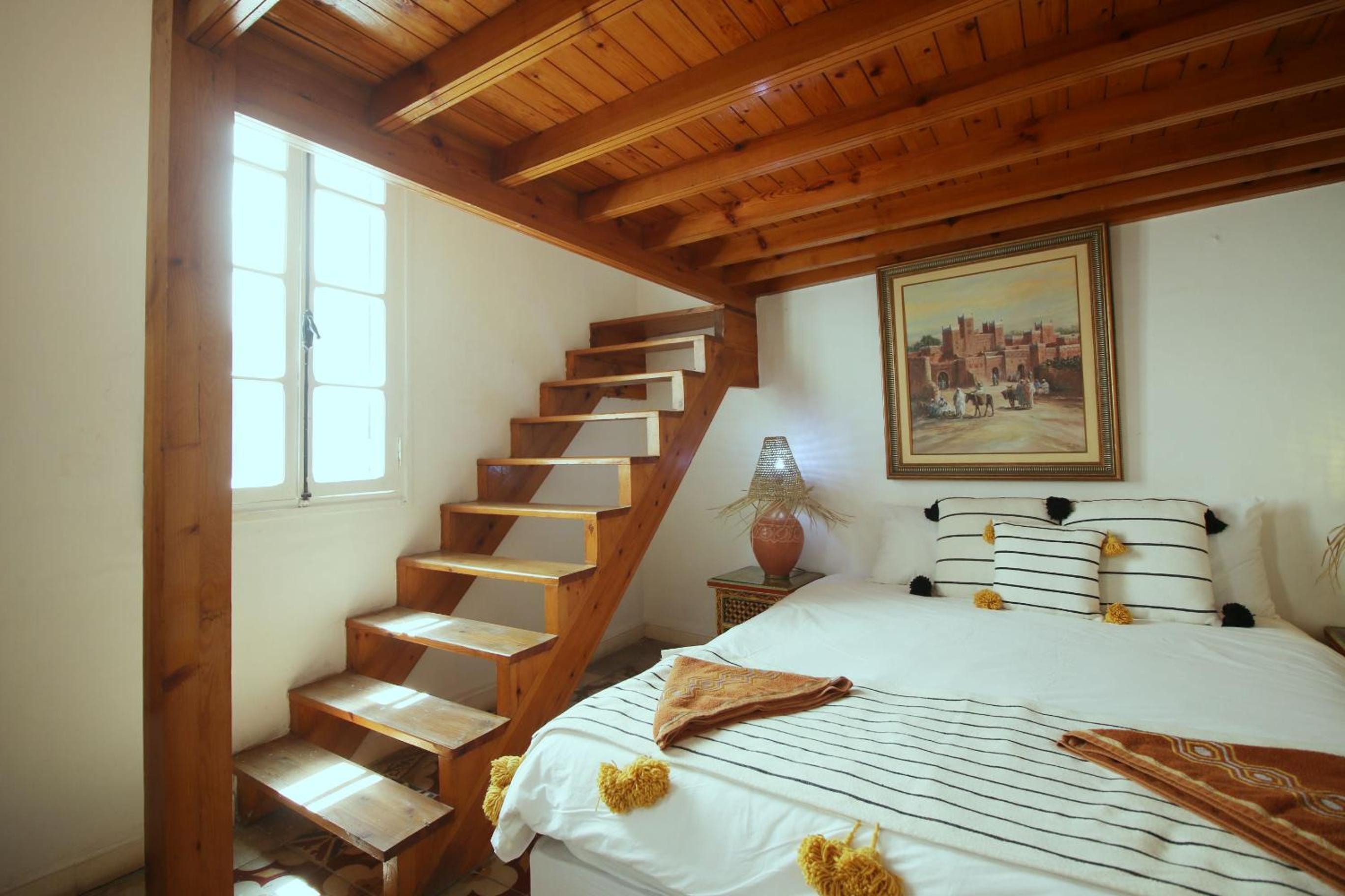 Deluxe King Suite - Photo 6