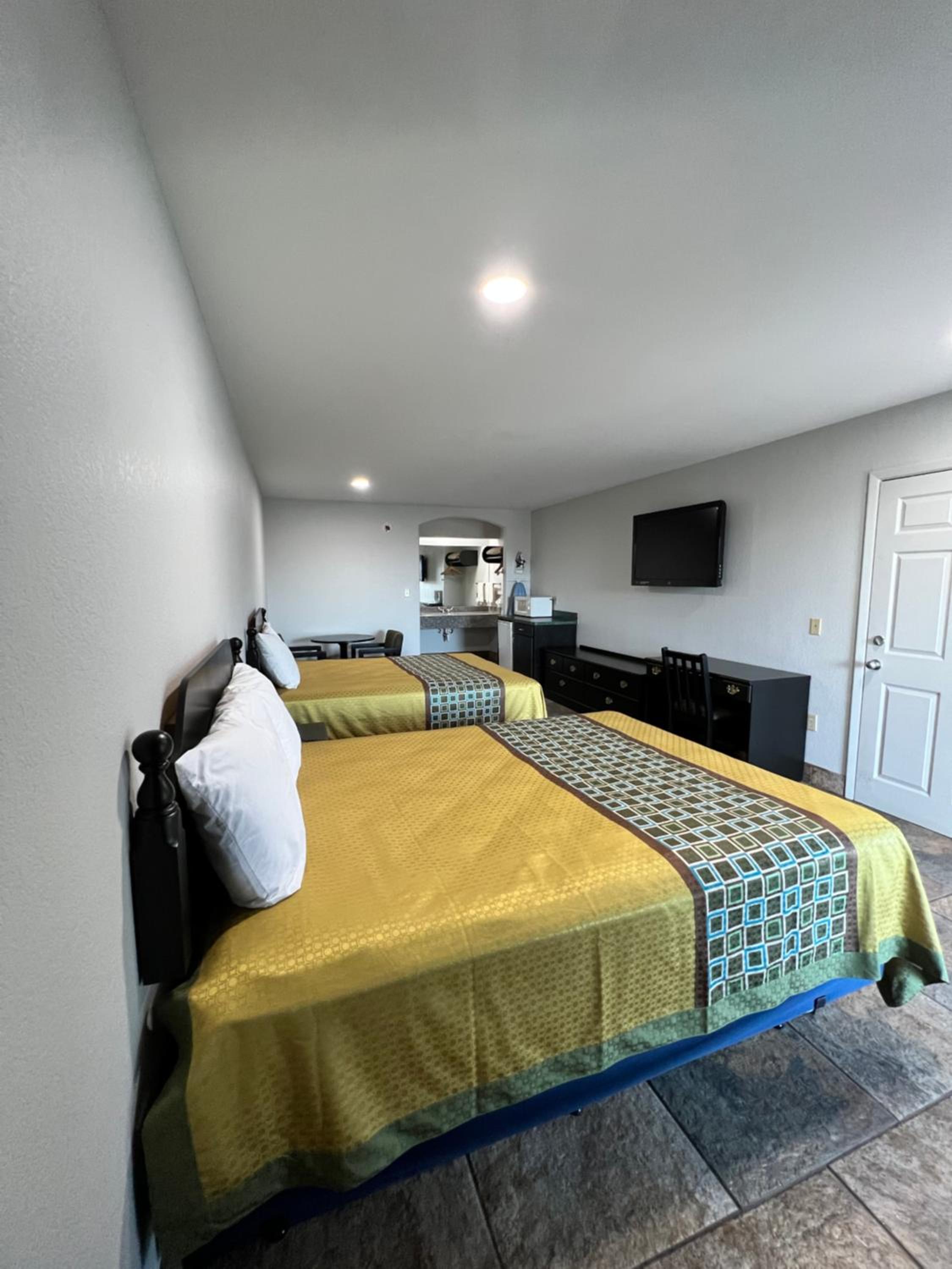 Queen Room with Two Queen Beds - Photo 1