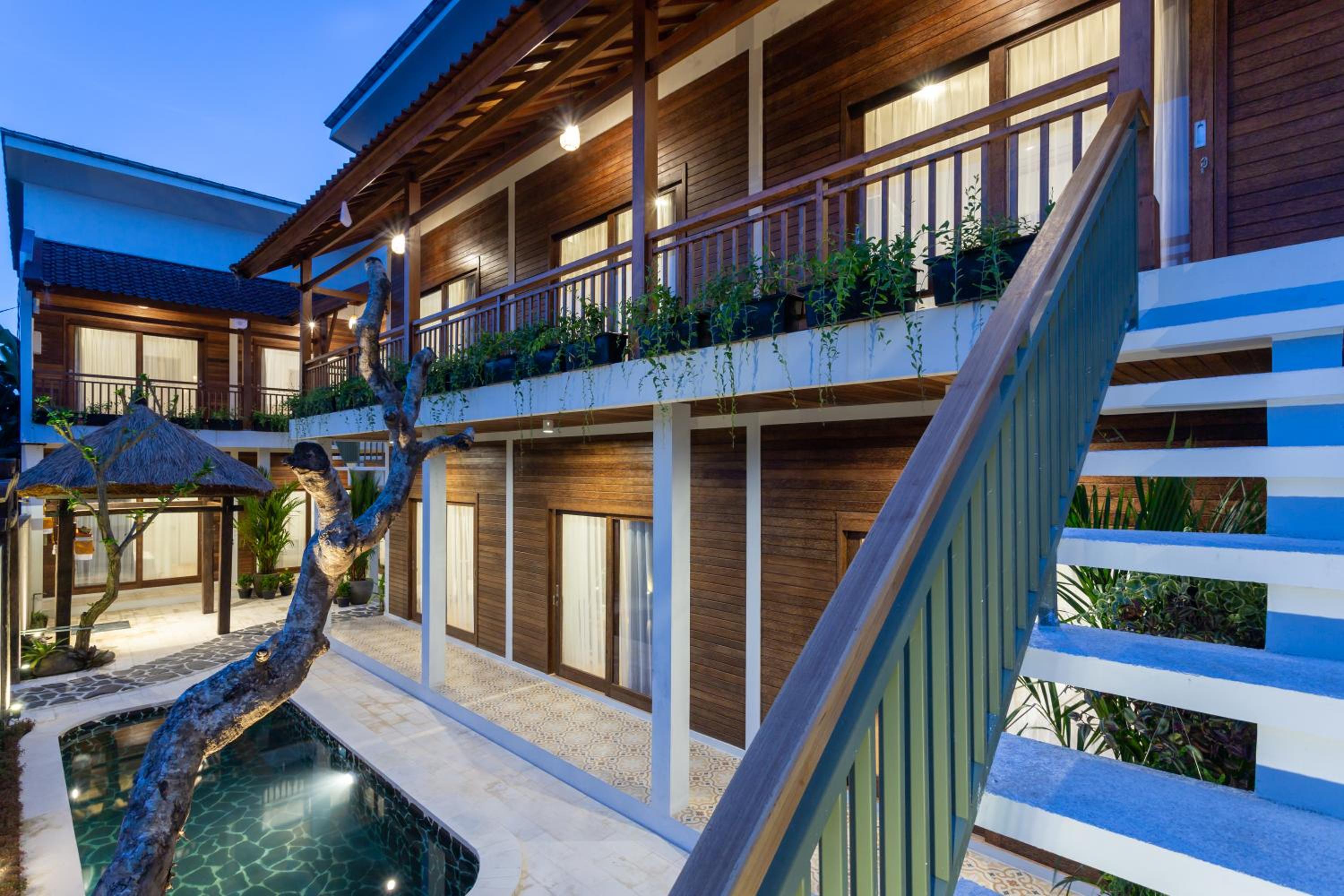 Double Room with Balcony - Photo 8
