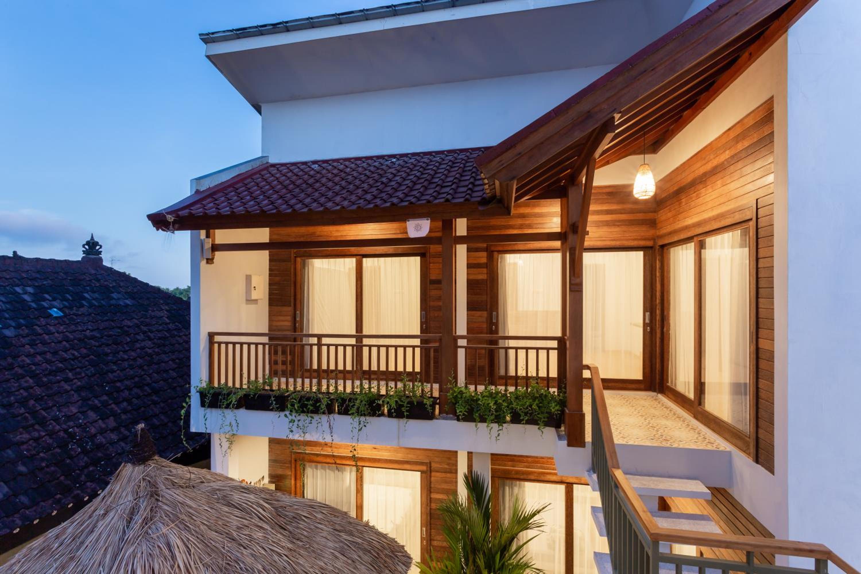 Double Room with Balcony - Photo 9