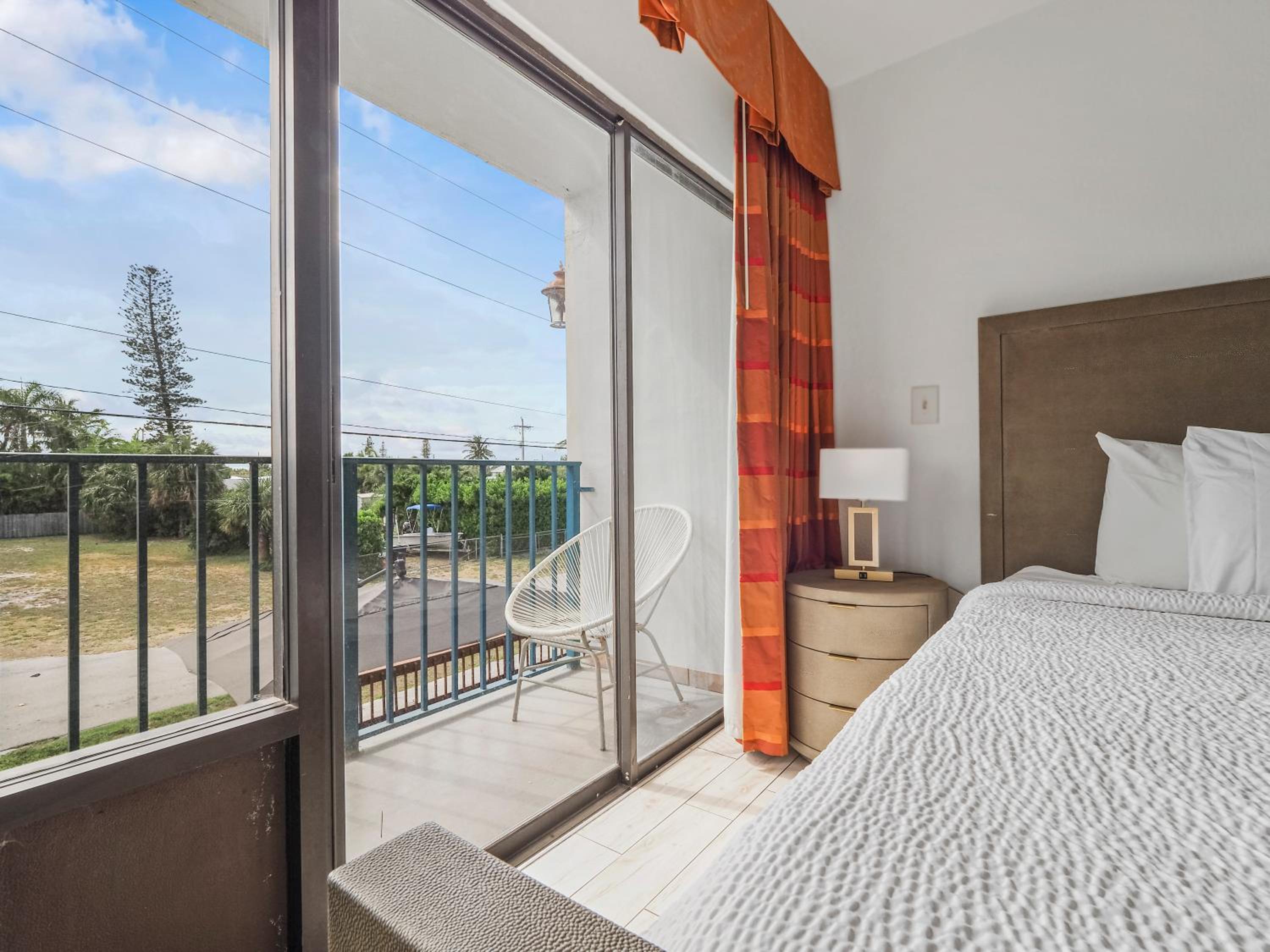 King Room with Balcony Sunset View - Photo 2