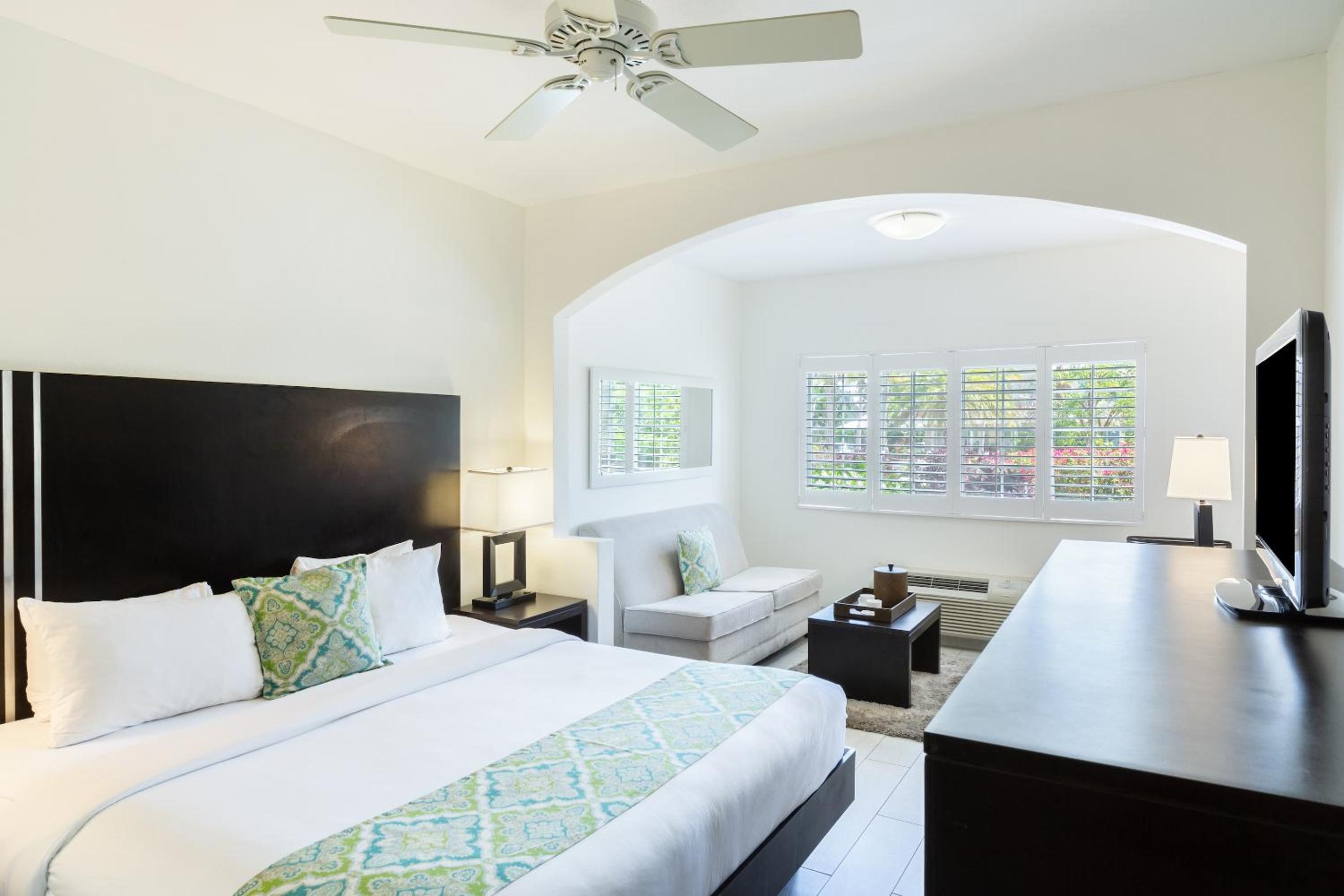 Standard King Room - Photo 1