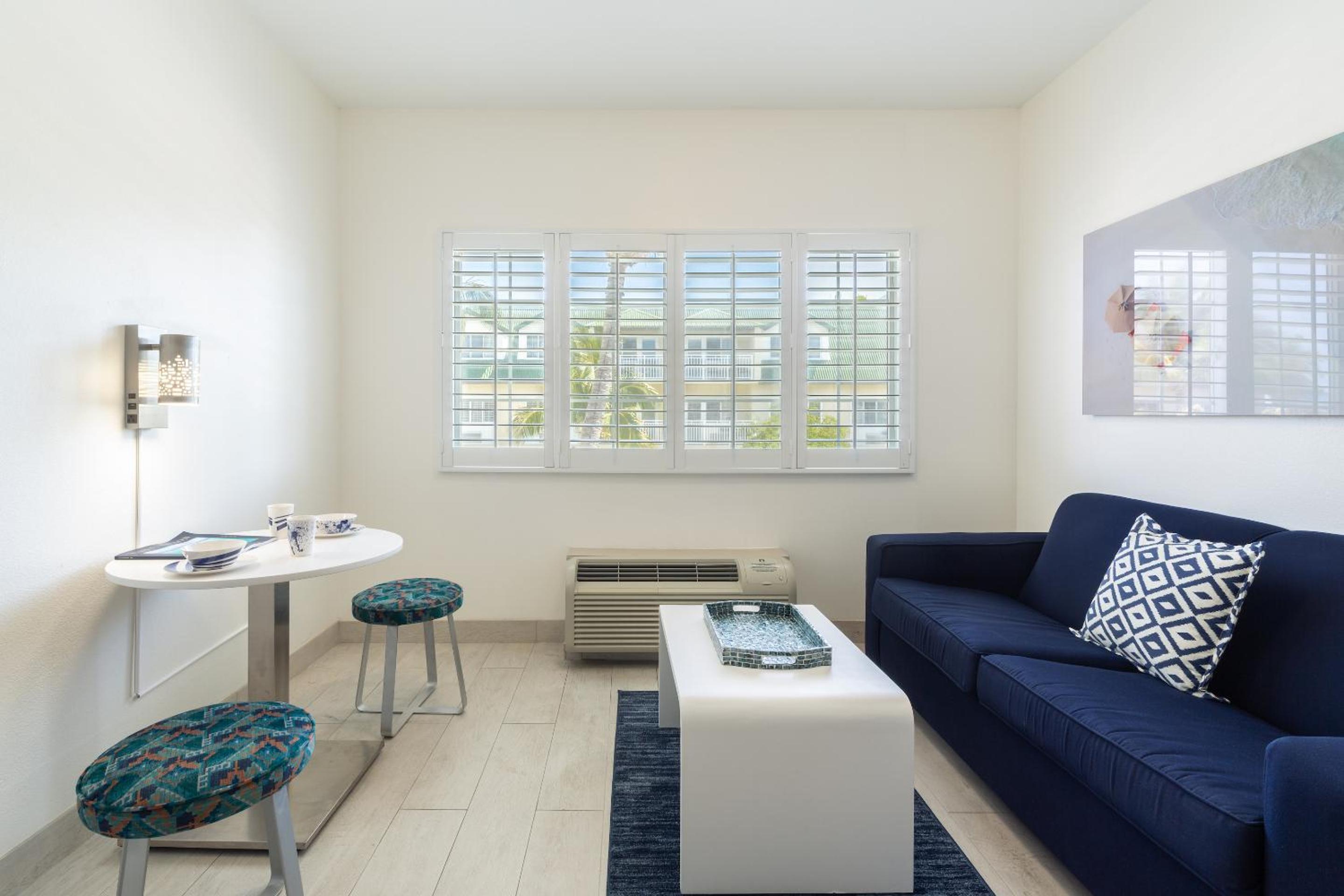 Poolside Room – 2 Double Beds - Photo 3
