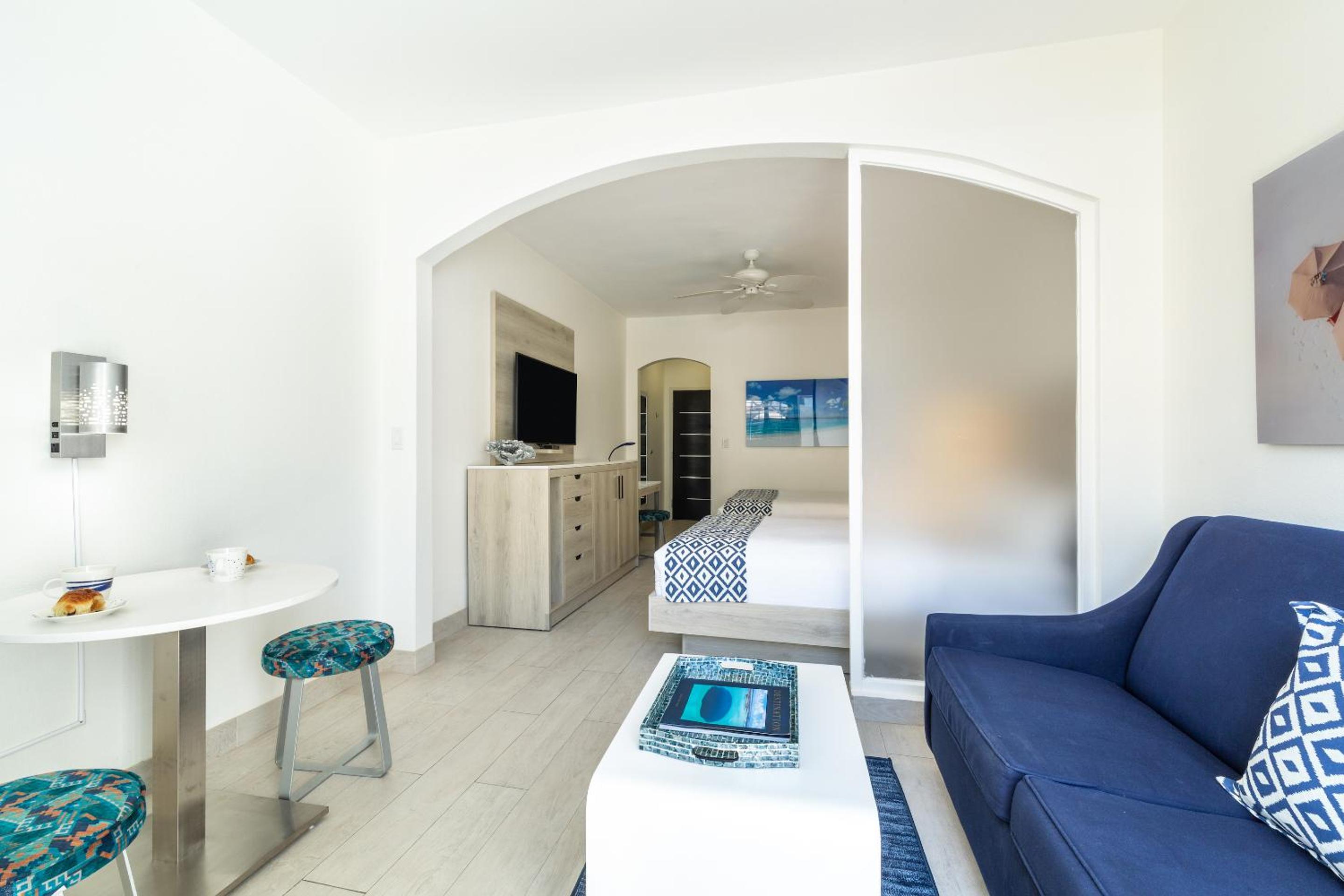 Poolside Room – 2 Double Beds - Photo 1