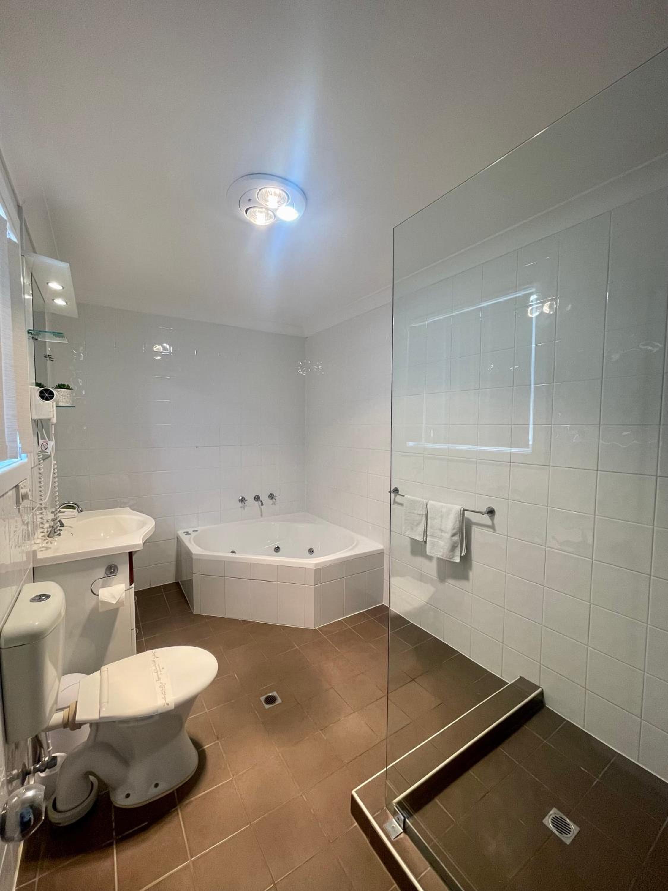 Two-Bedroom Villa with Spa Bath - Photo 4
