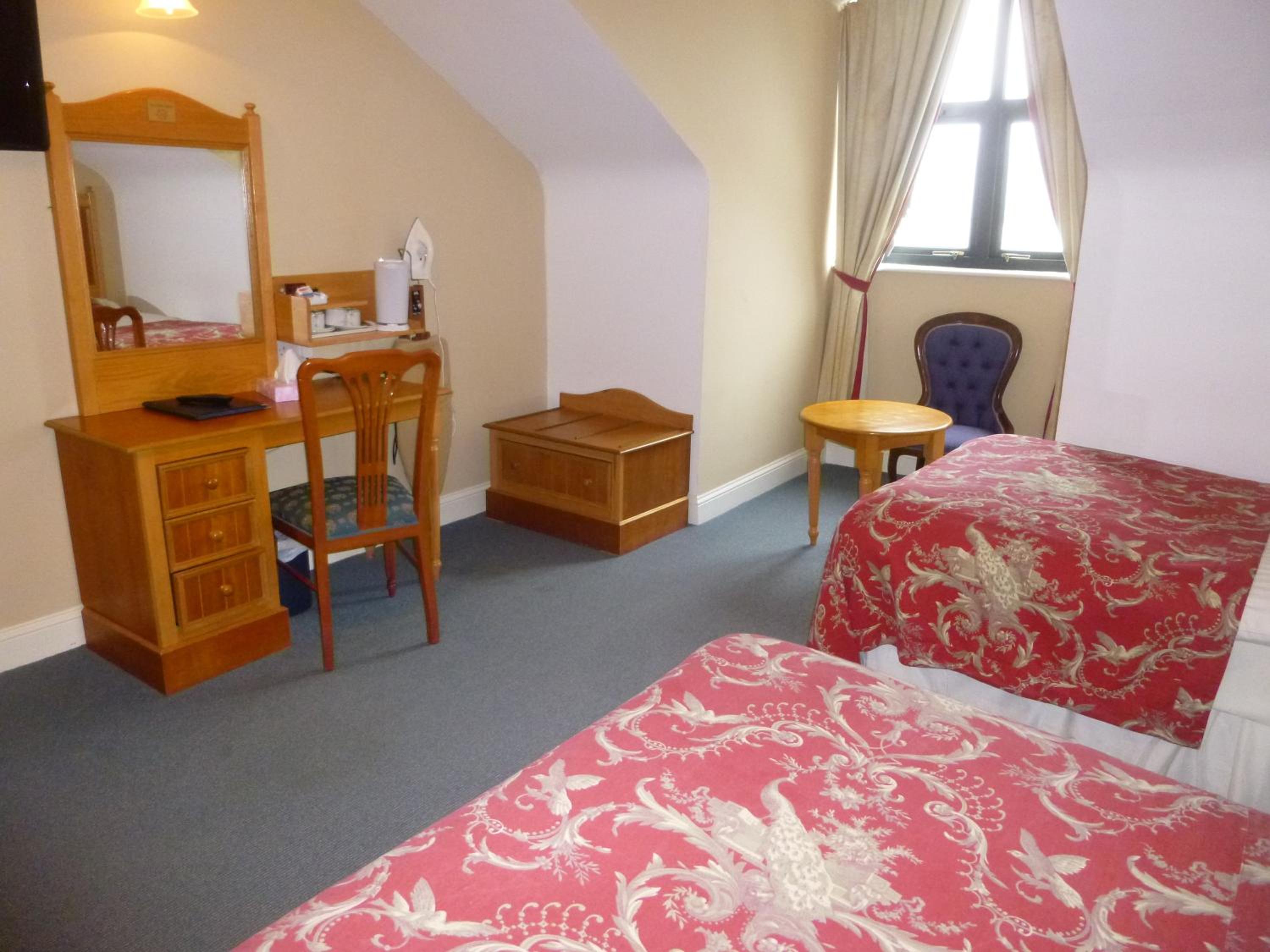 Double or Twin Room - Photo 3