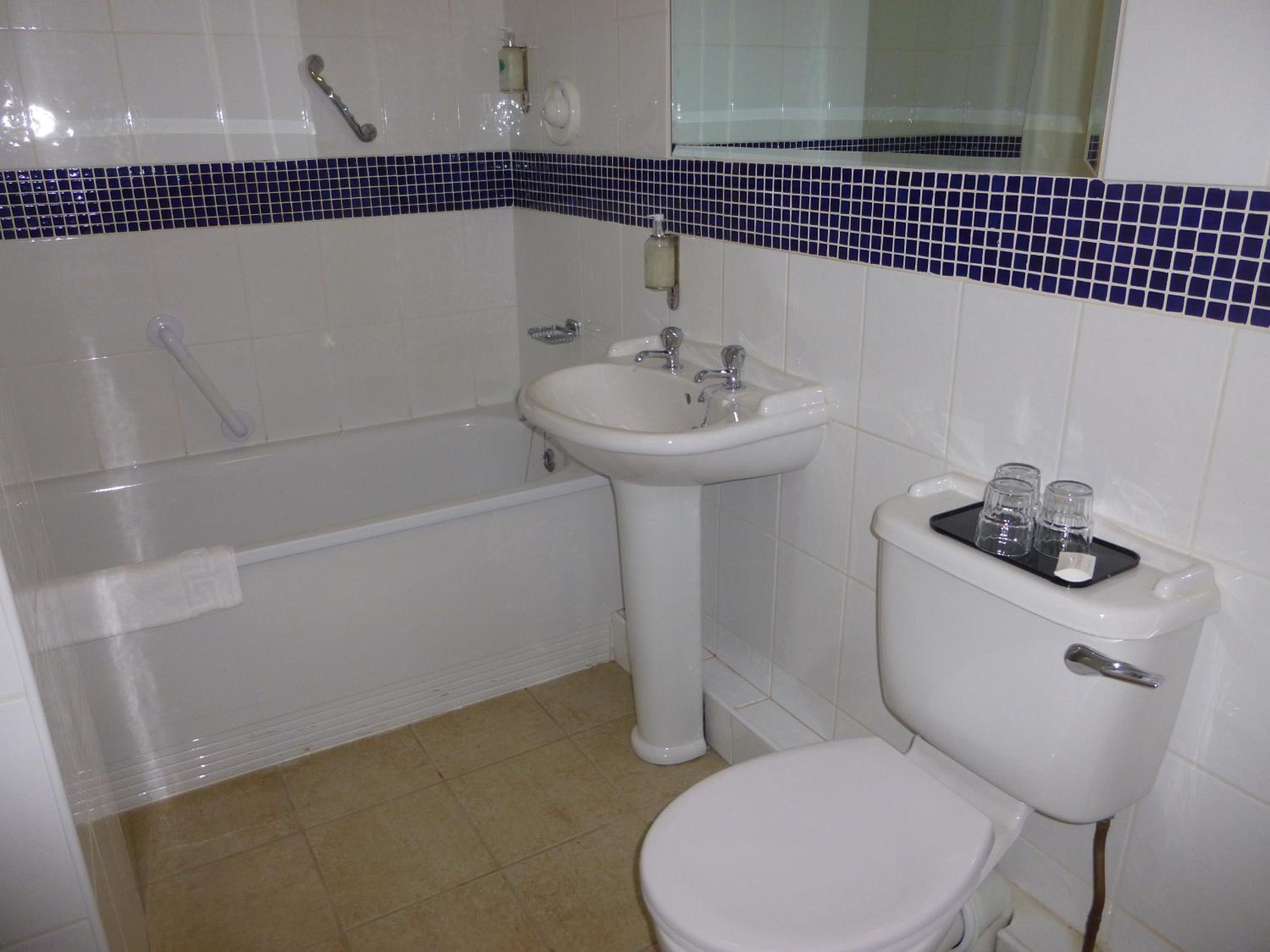 Double or Twin Room - Photo 5