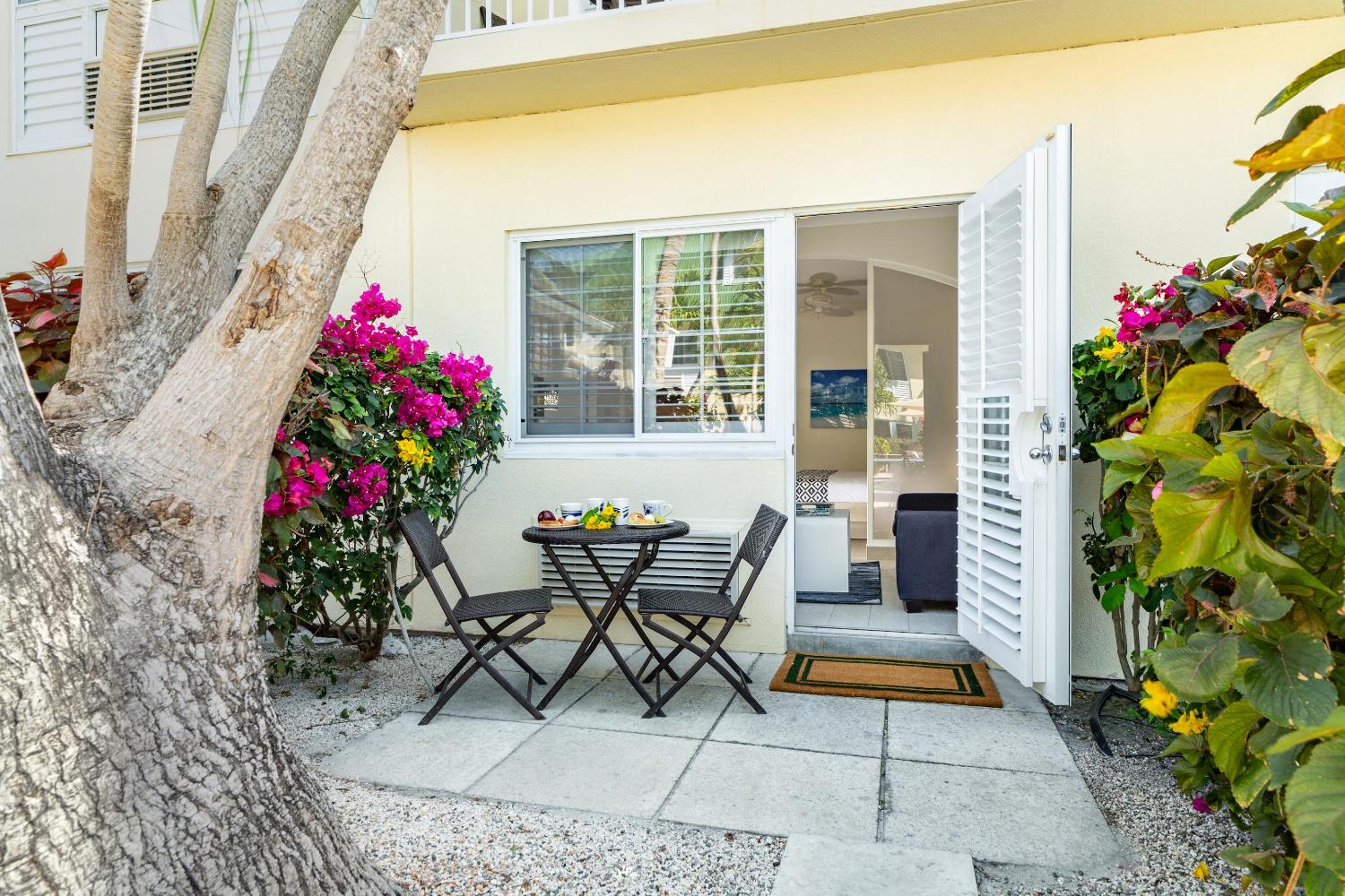Deluxe Poolside Terrace - 2 Double Beds  - Photo 4