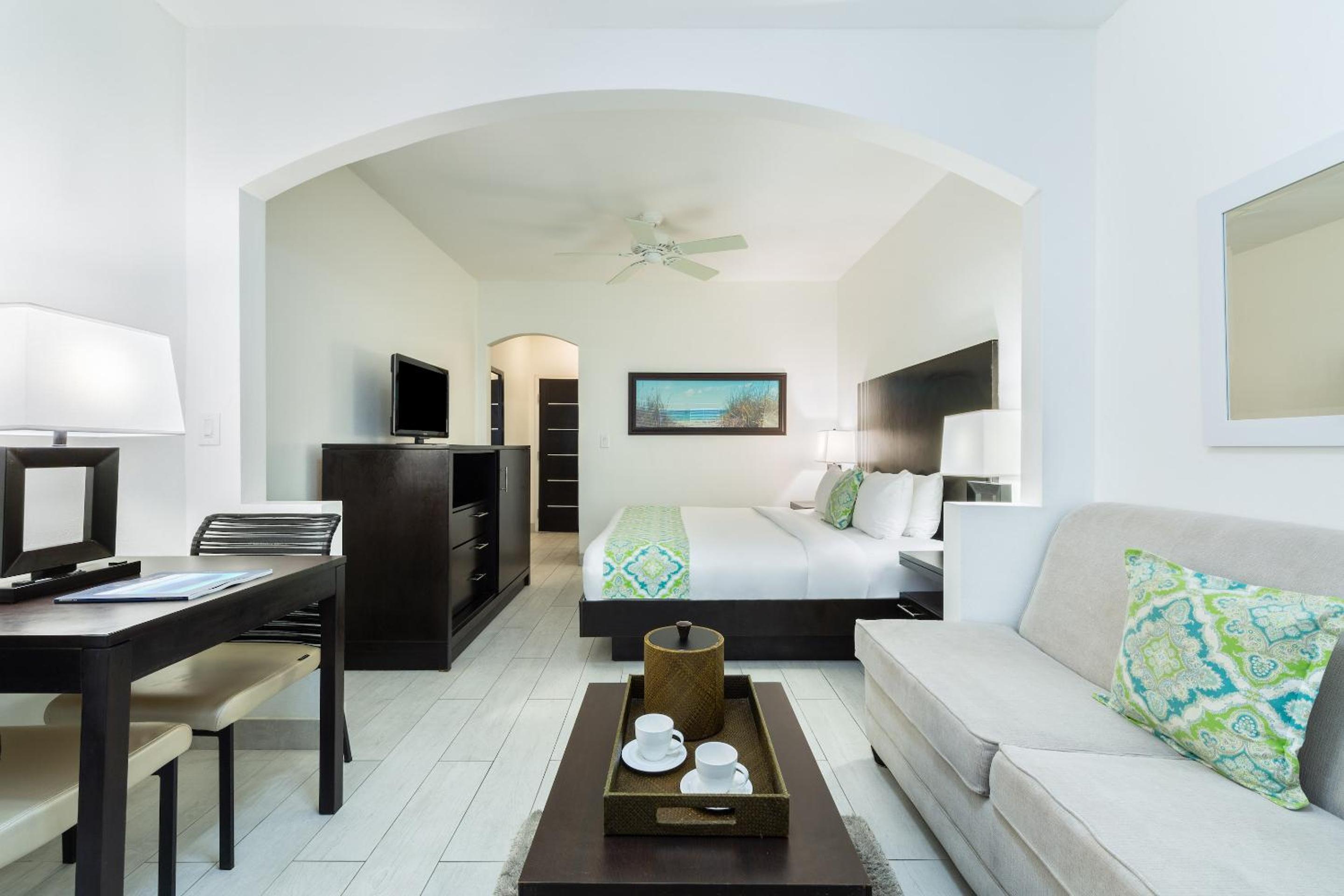 Standard King Room - Photo 4