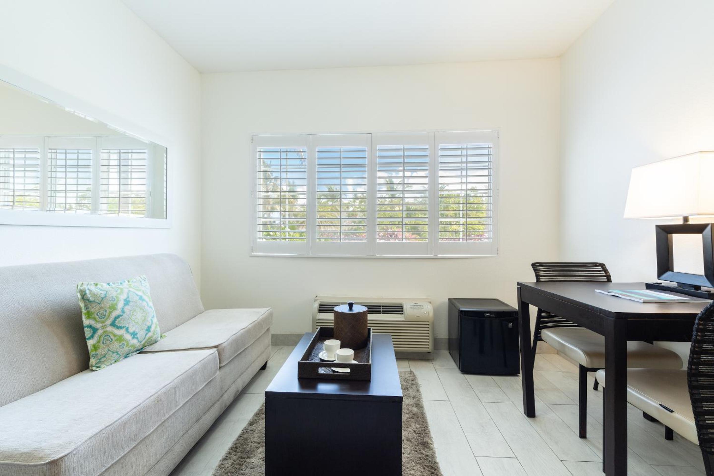 Standard King Room - Photo 2