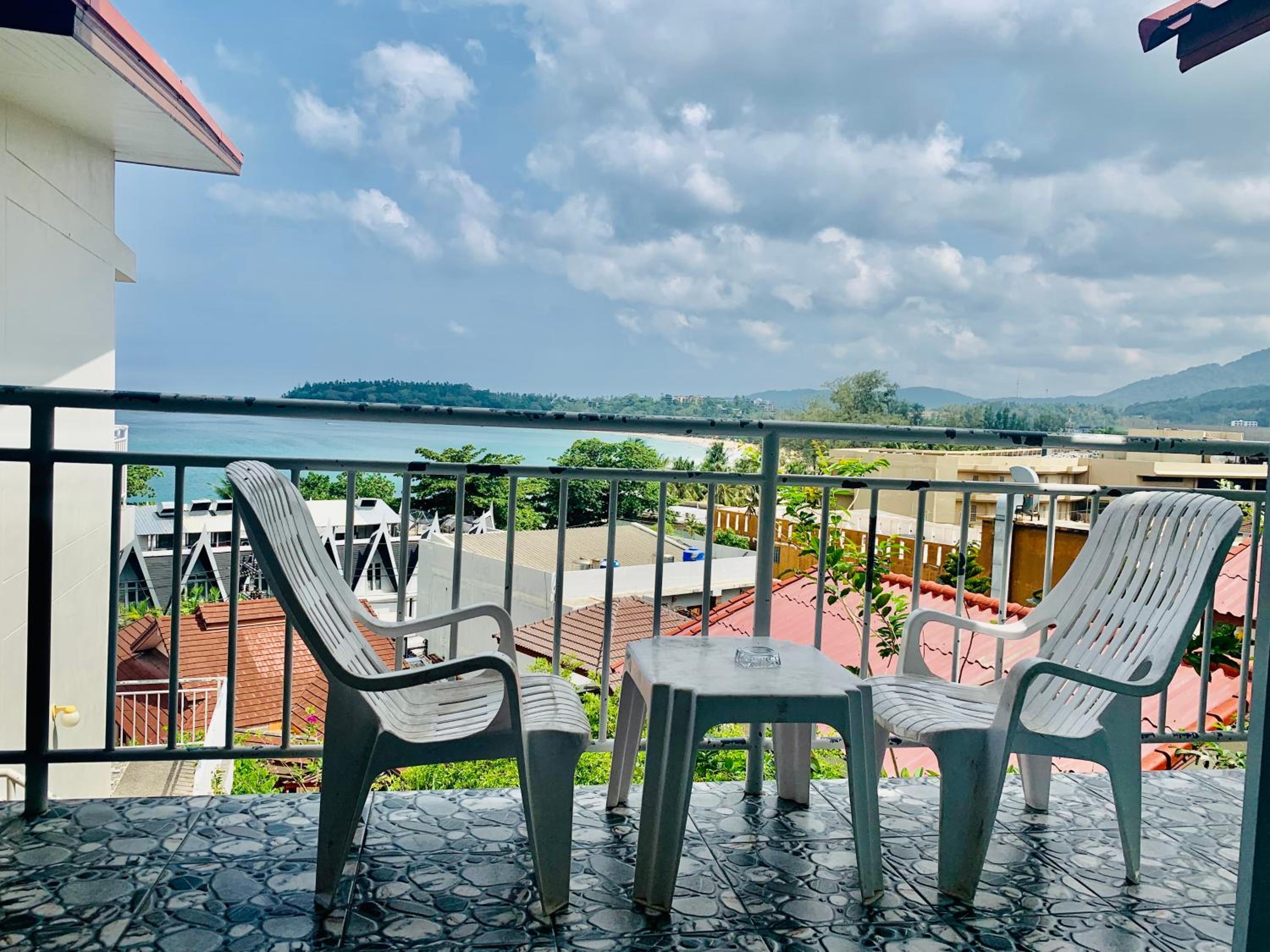 Family Deluxe Seaview with Balcony photo 2
