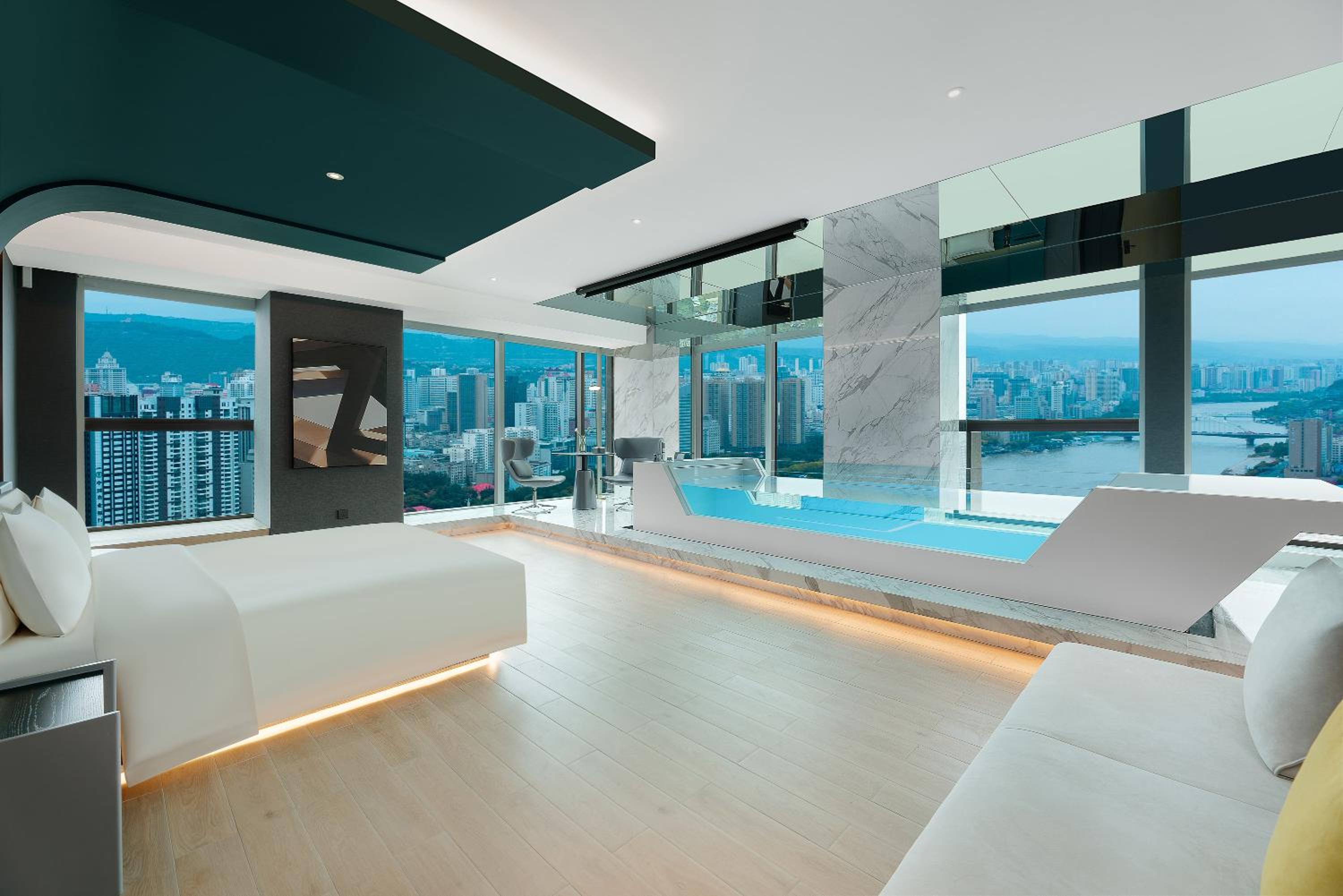 Deluxe Suite with Spa Bath