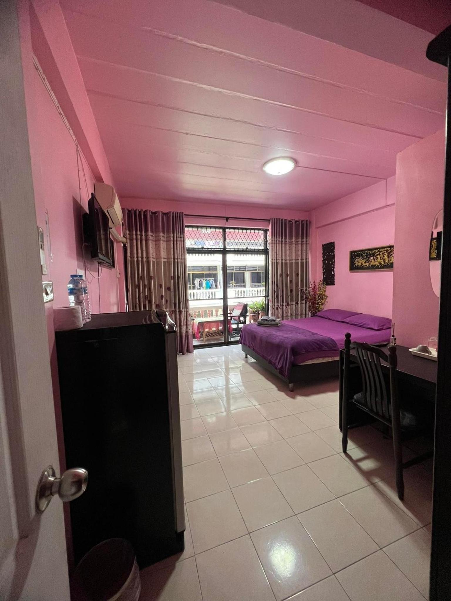 Deluxe Double Room with Balcony - Photo 10