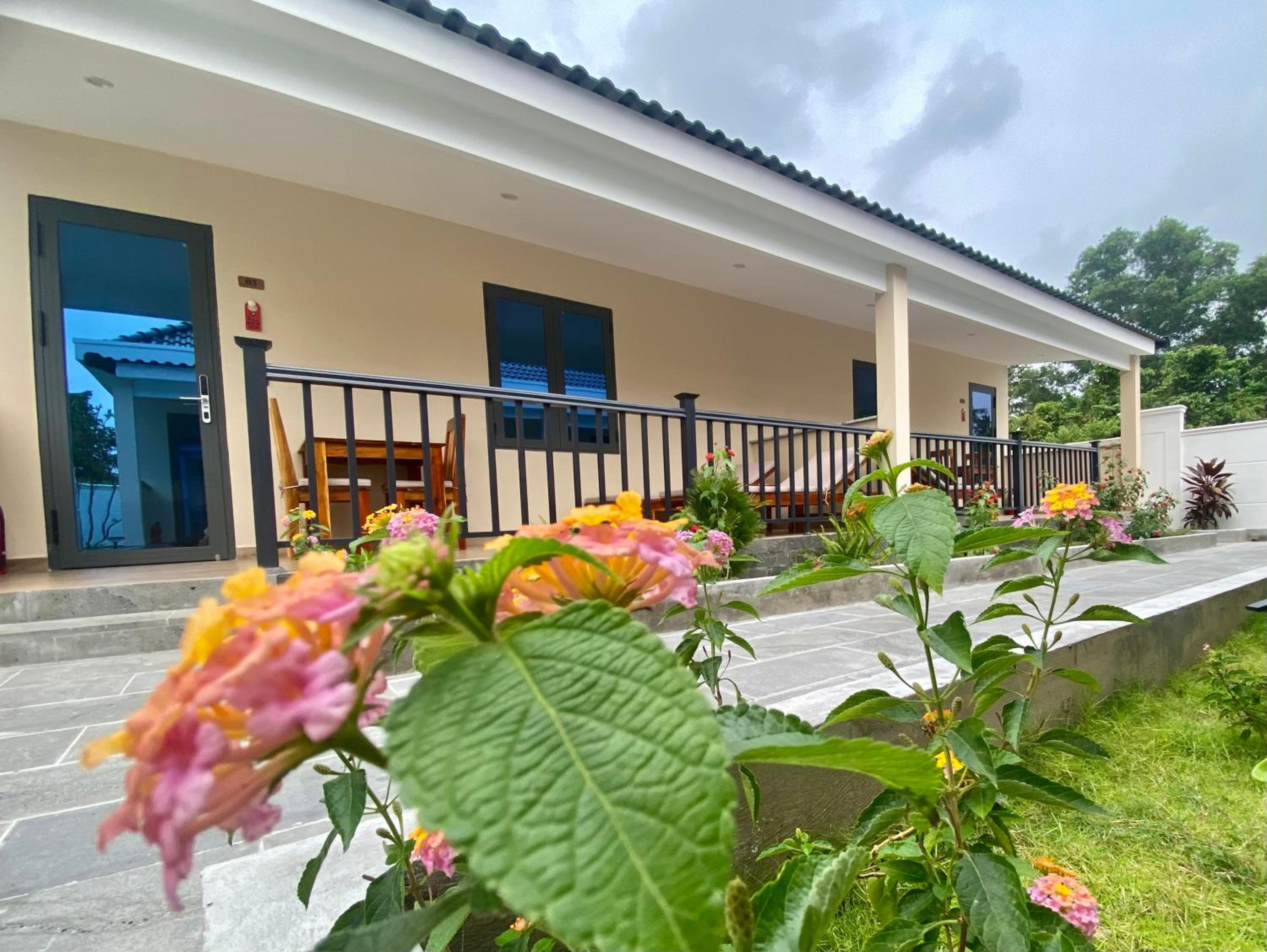 Bungalow with Garden View photo 2