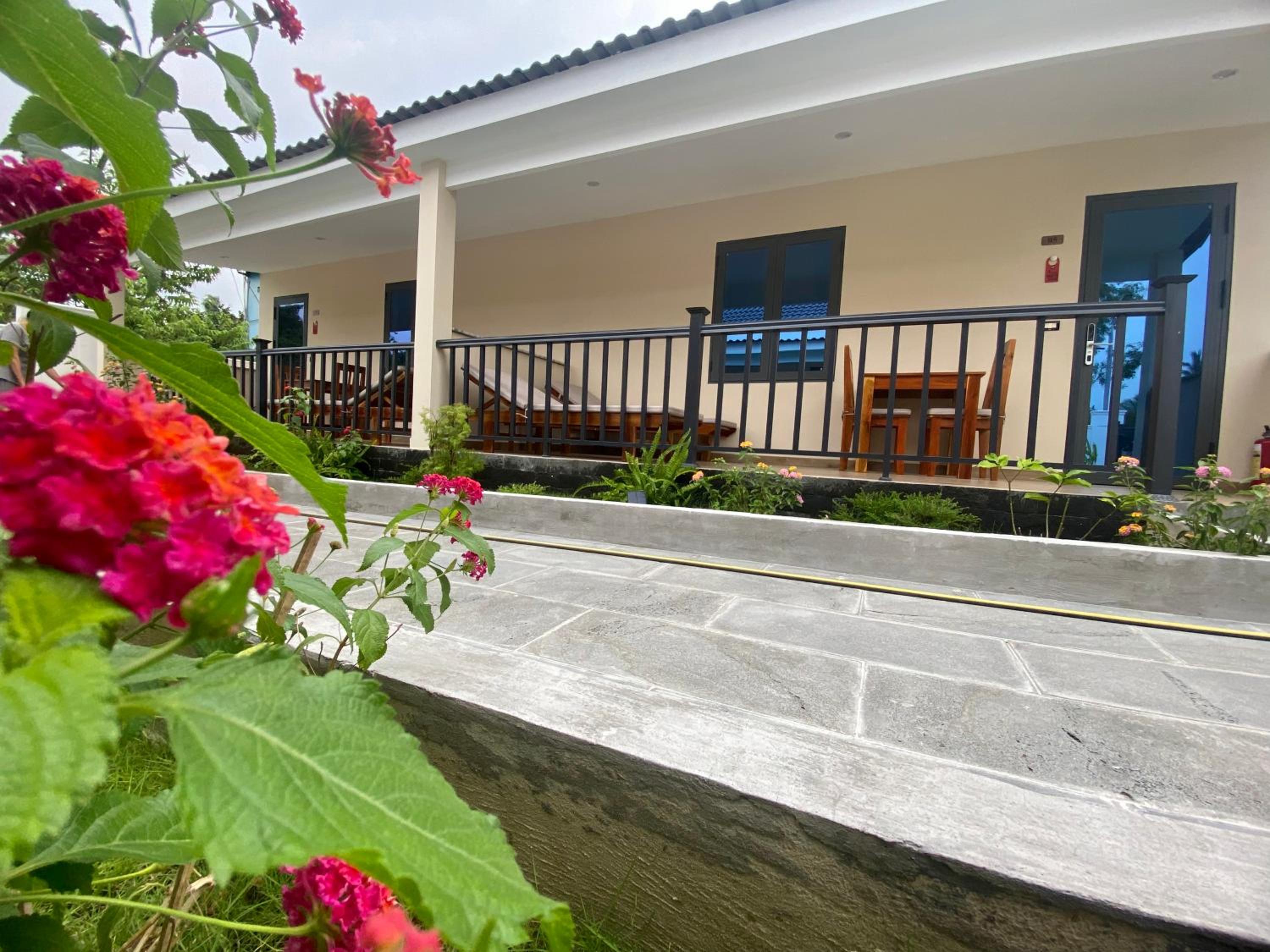 Bungalow with Garden View photo 3