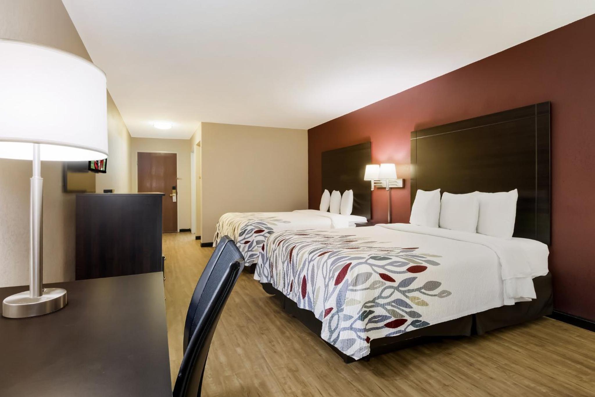 Standard Room with Two Queen Beds Non-Smoking - Photo 3