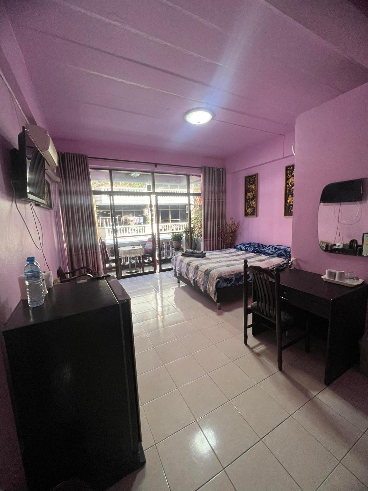 Deluxe Double Room with Balcony - Photo 6