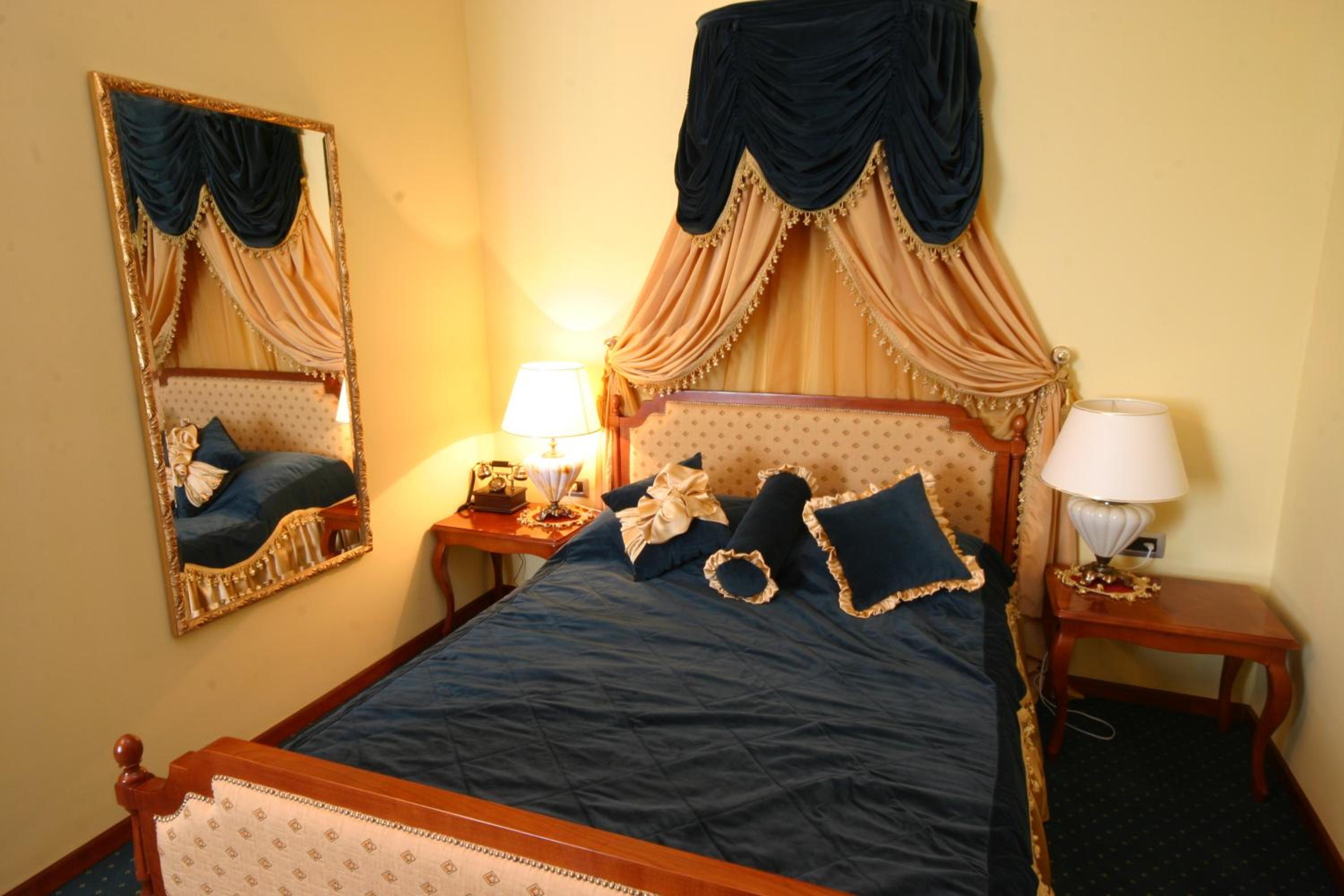 Suite with River View - Photo 10