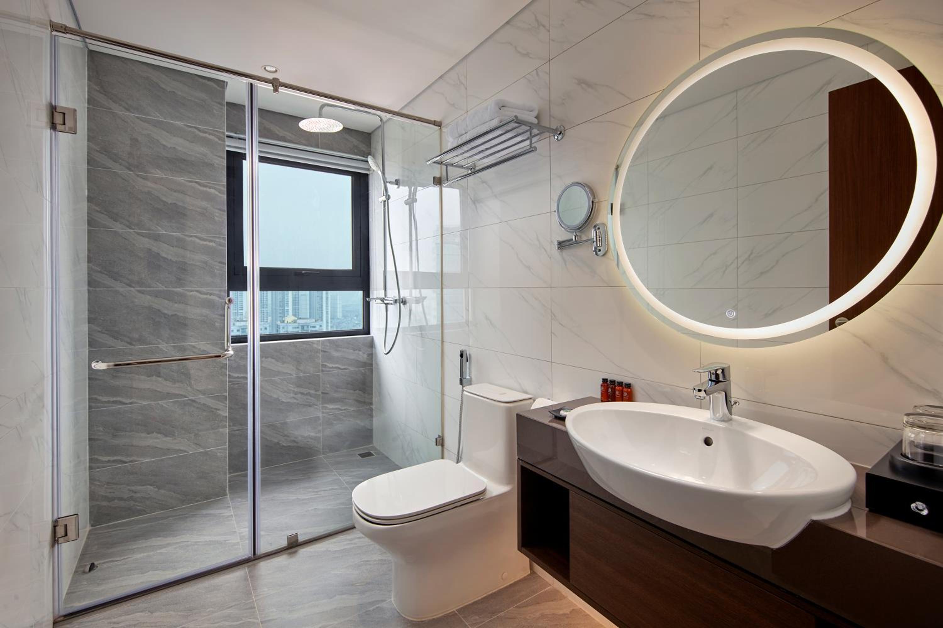 Two Bedroom Panoramic Suite thumbnail 5
