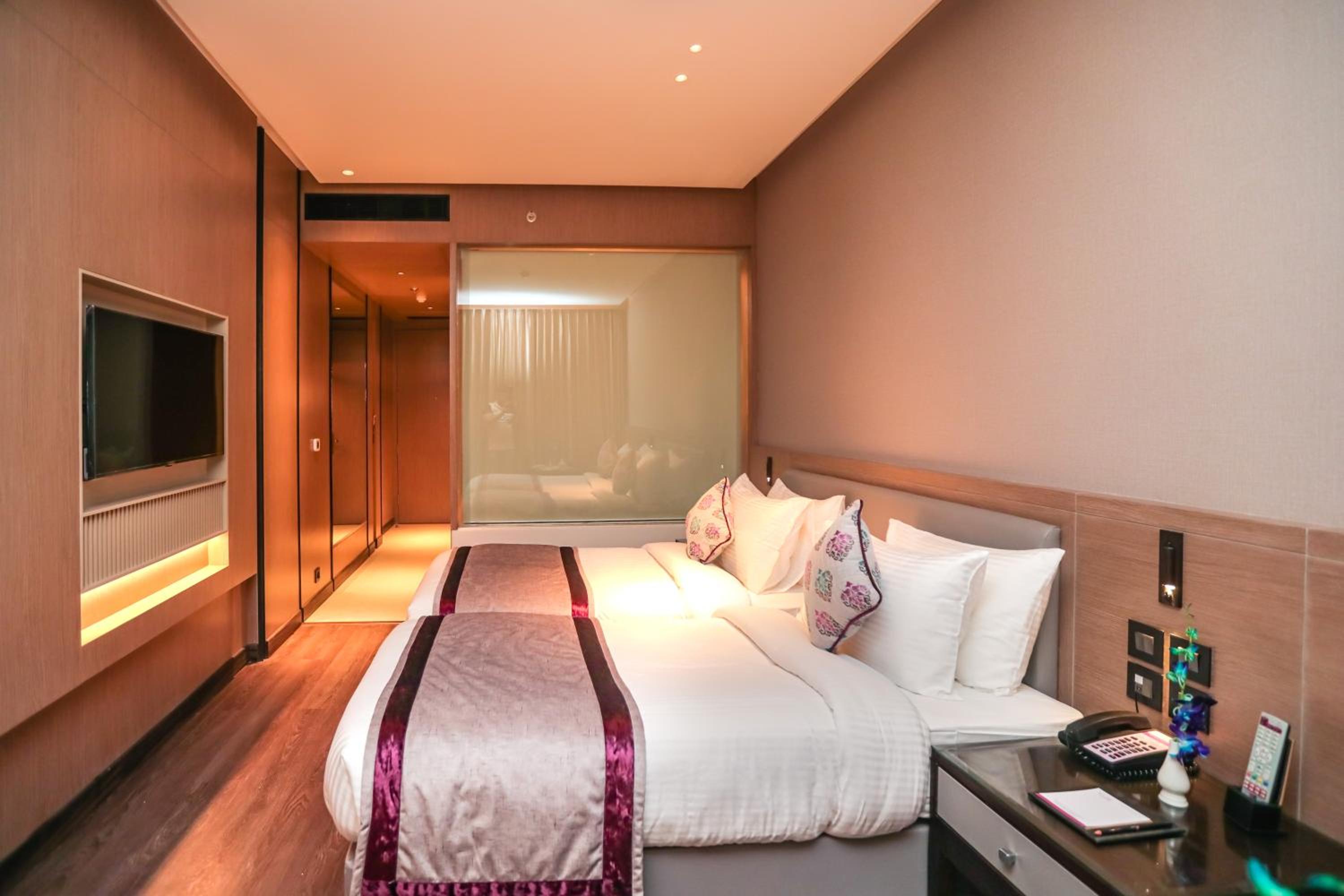 Superior Room - Pick and Drop-off To Golden Temple- Complimentary One Time . photo 2