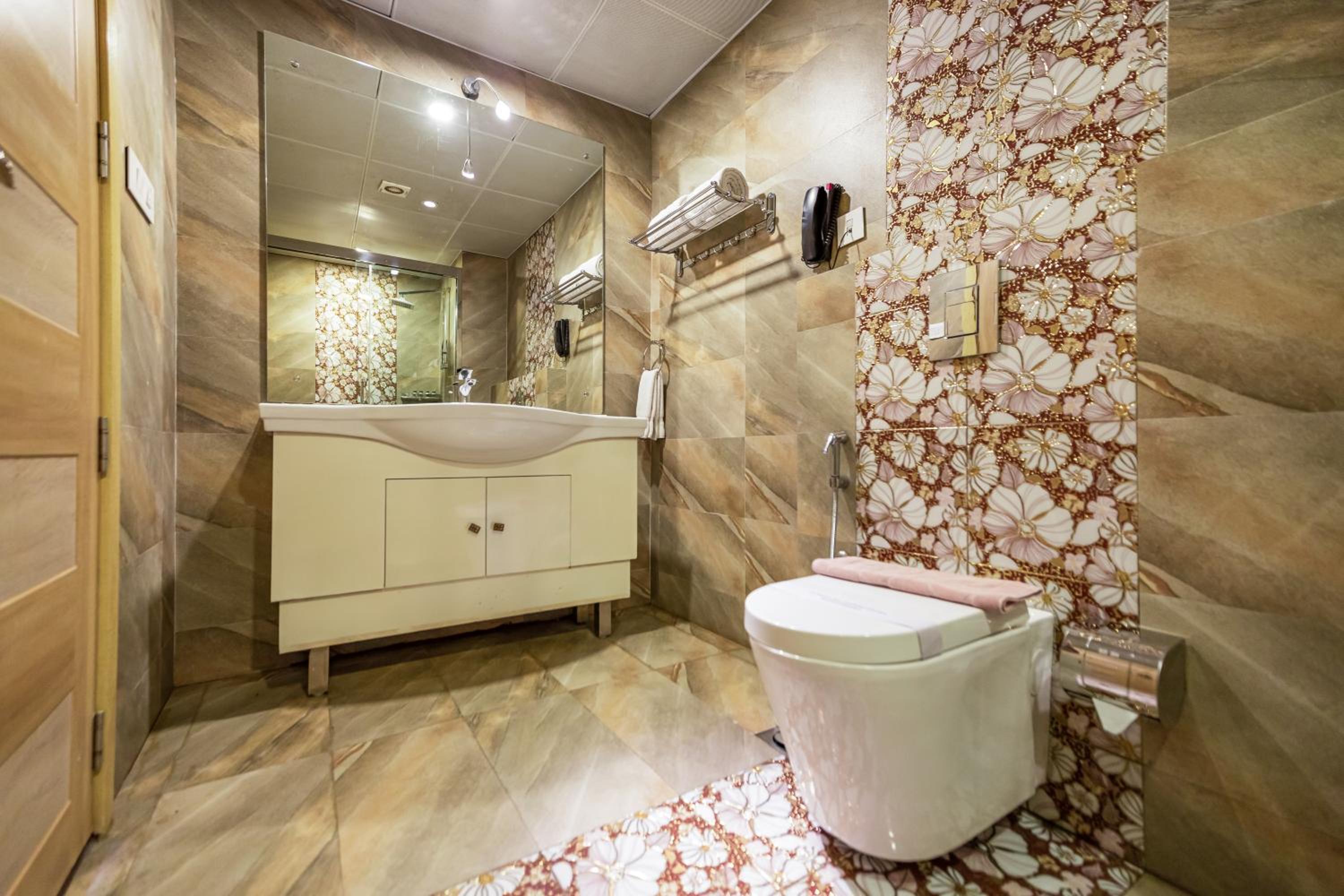 Honeymoon suite with Complimentary Adventure Activities and 100 Spread Breakfast