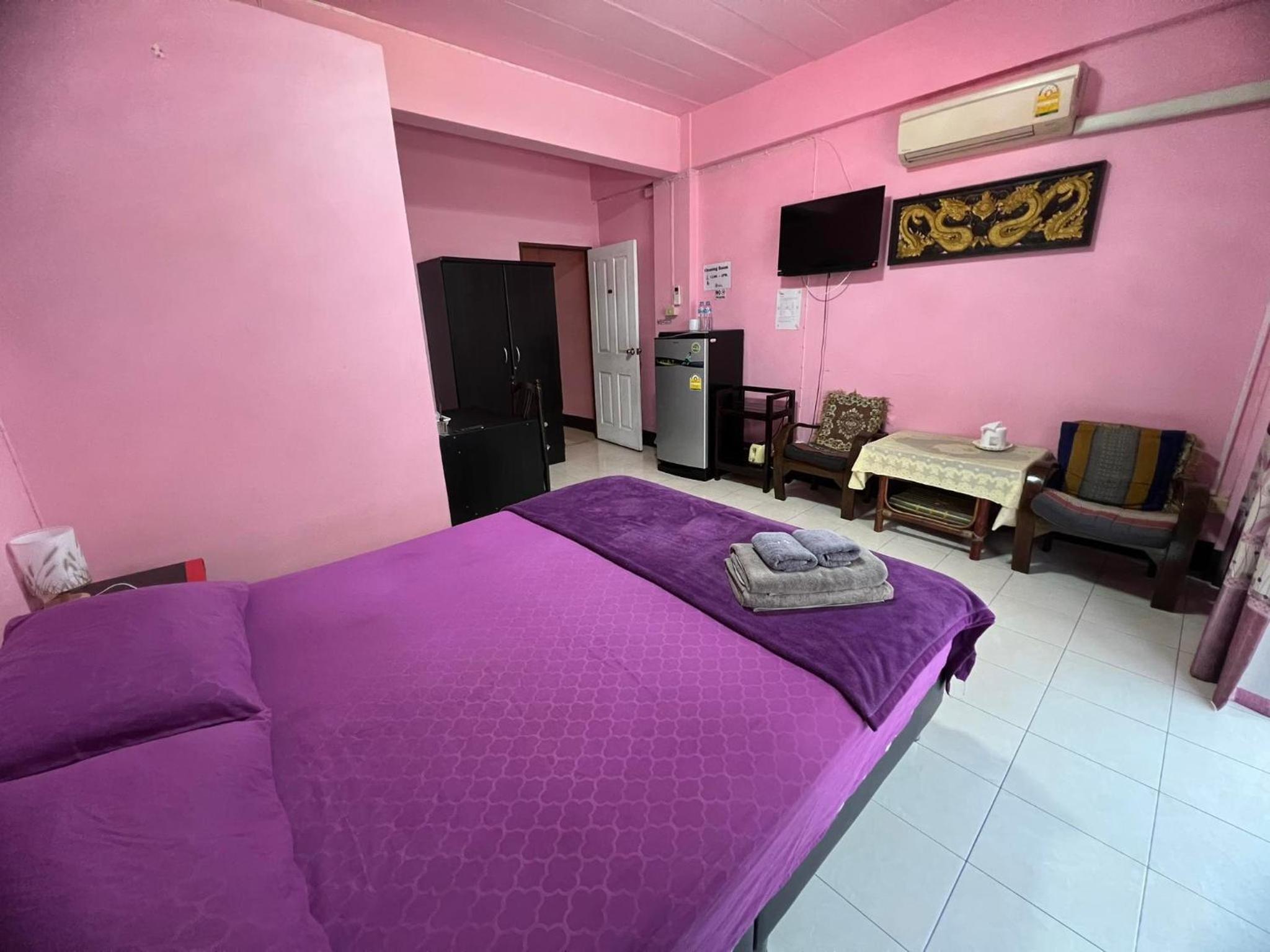 Deluxe Double Room with Balcony - Photo 9