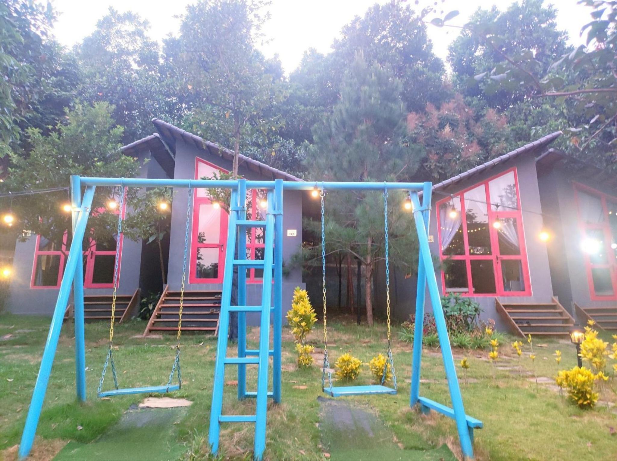 Bungalow With Garden View