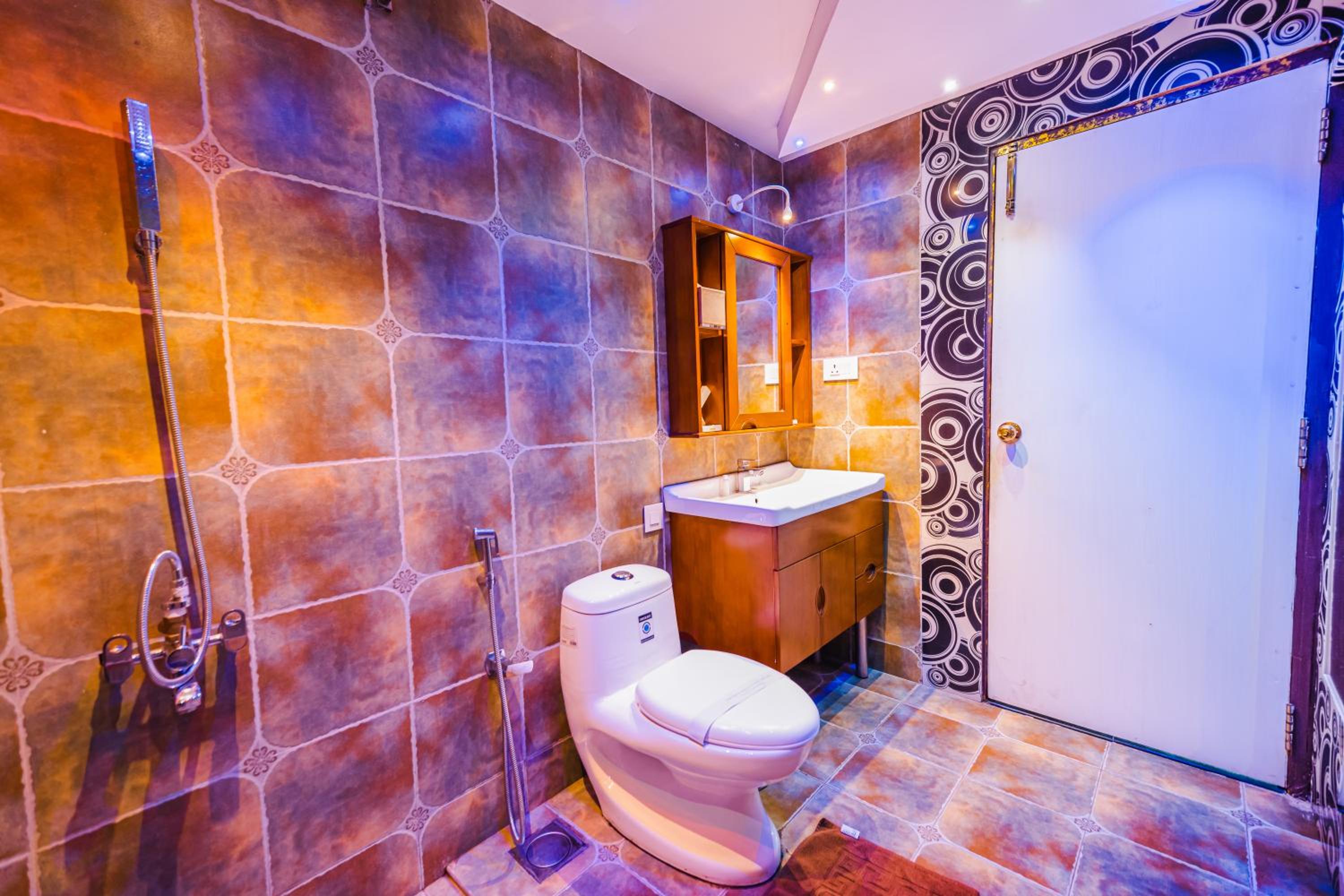 Jaccuzi Family Room with Complimentary Adventure Activities and 100 Spread Breakfast
