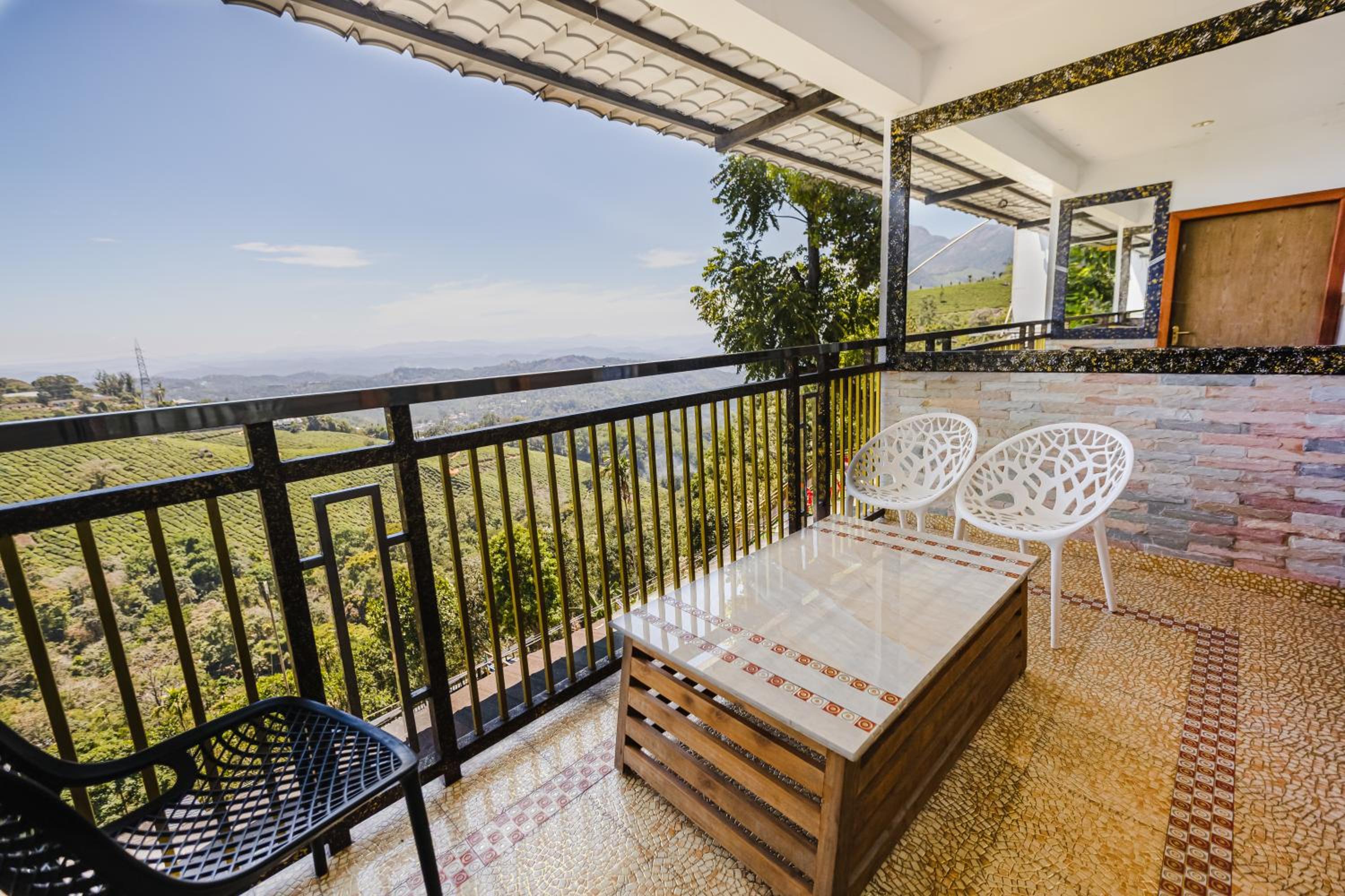 Jaccuzi Family Room with Complimentary Adventure Activities and 100 Spread Breakfast