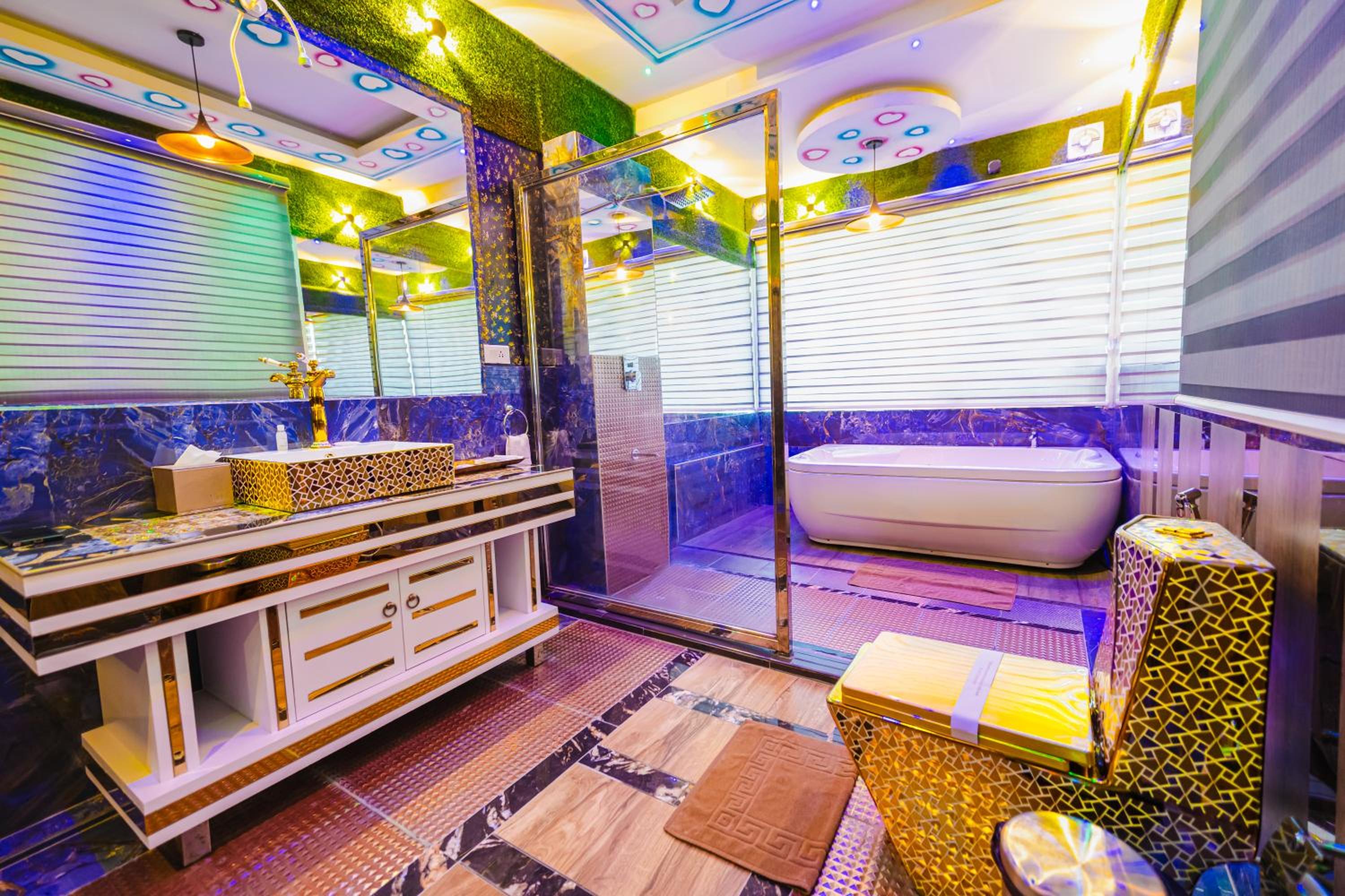 Jaccuzi Family Room with Complimentary Adventure Activities and 100 Spread Breakfast