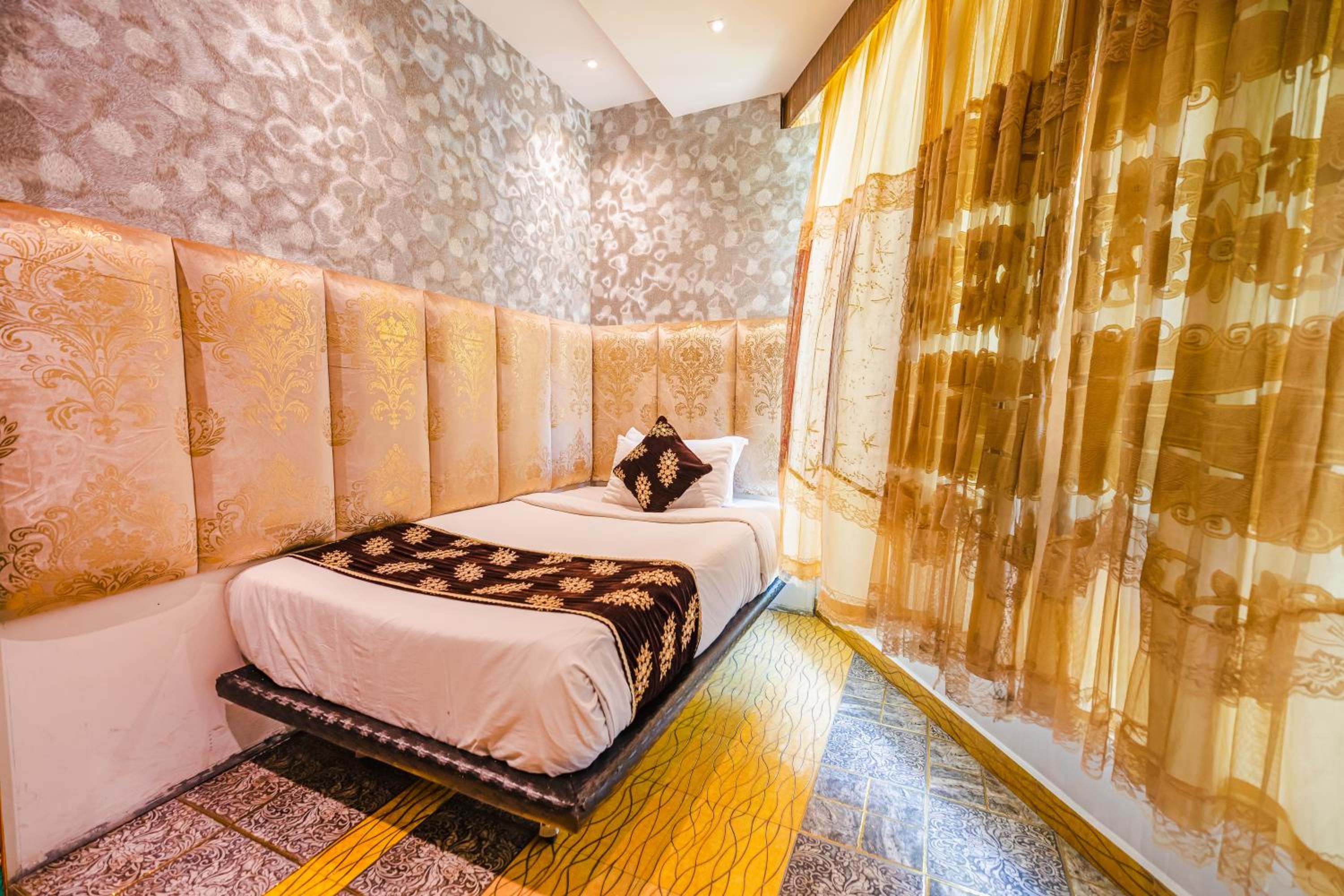 Jaccuzi Family Room with Complimentary Adventure Activities and 100 Spread Breakfast