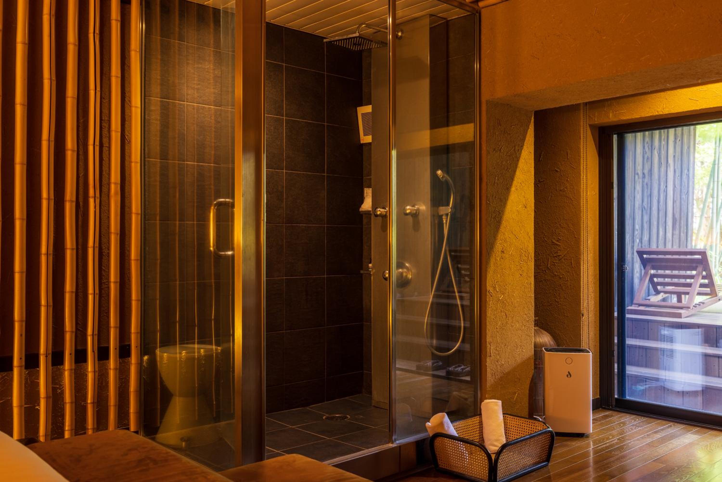 Moderate Suite with Open-Air Bath "SHIZUKU" - Smoking photo 3