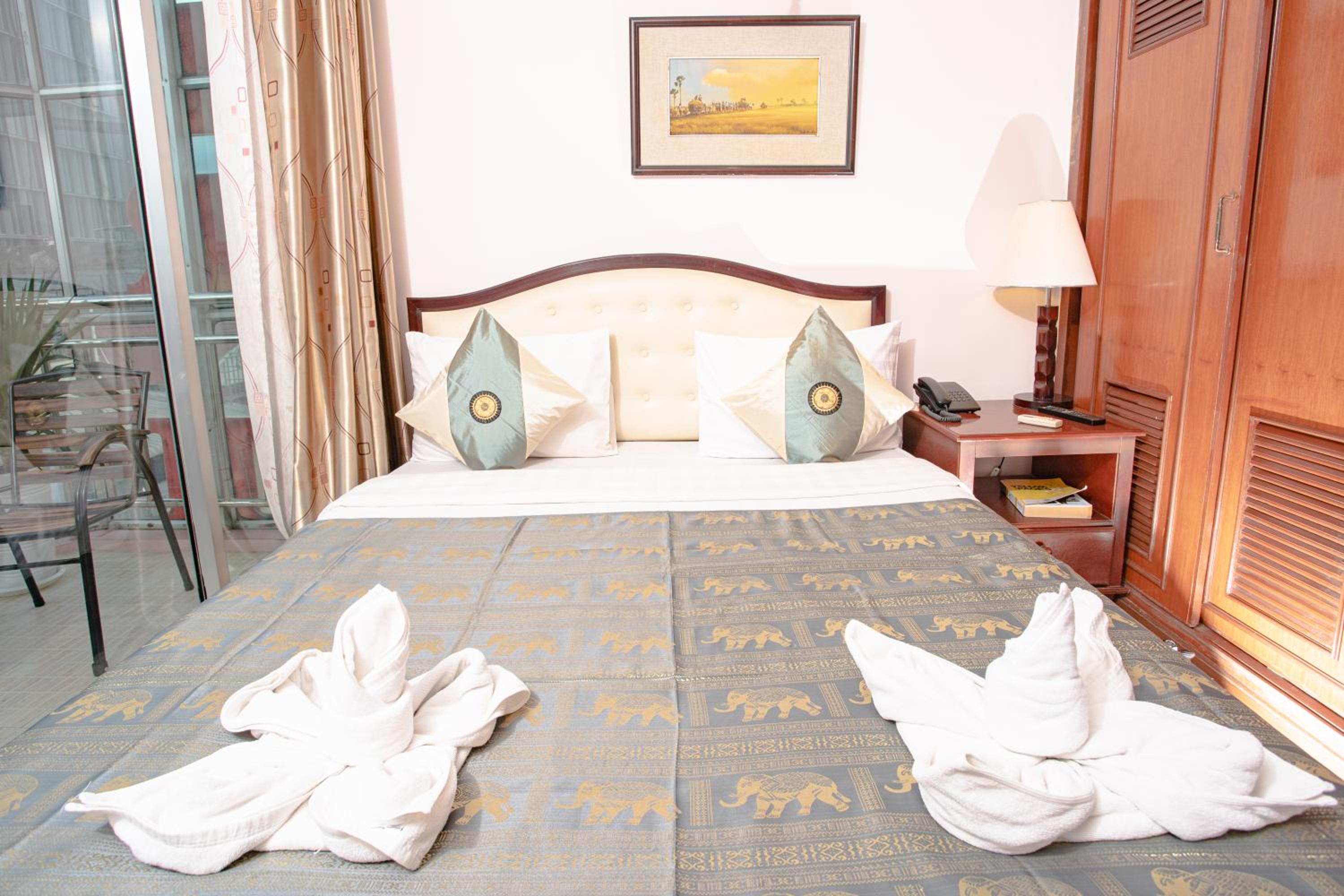 Deluxe Double Room with Balcony photo 2