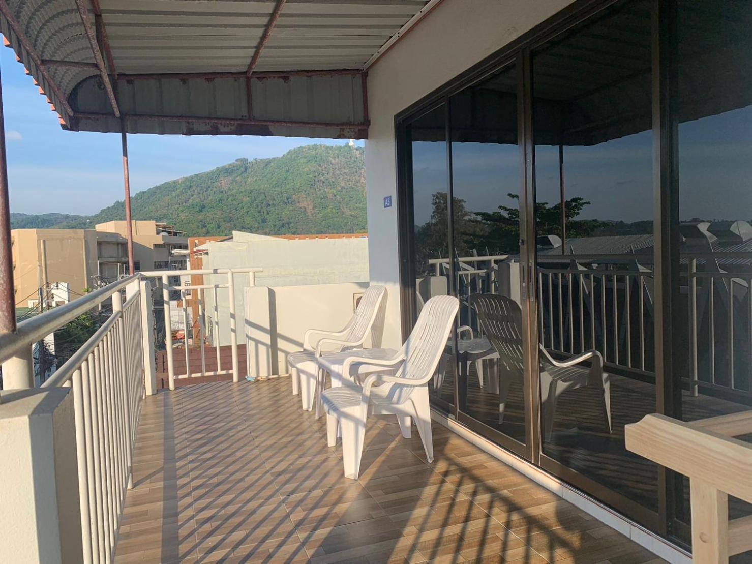 Standard Room Double Bed with Balcony (Front Building Road Side) photo 3