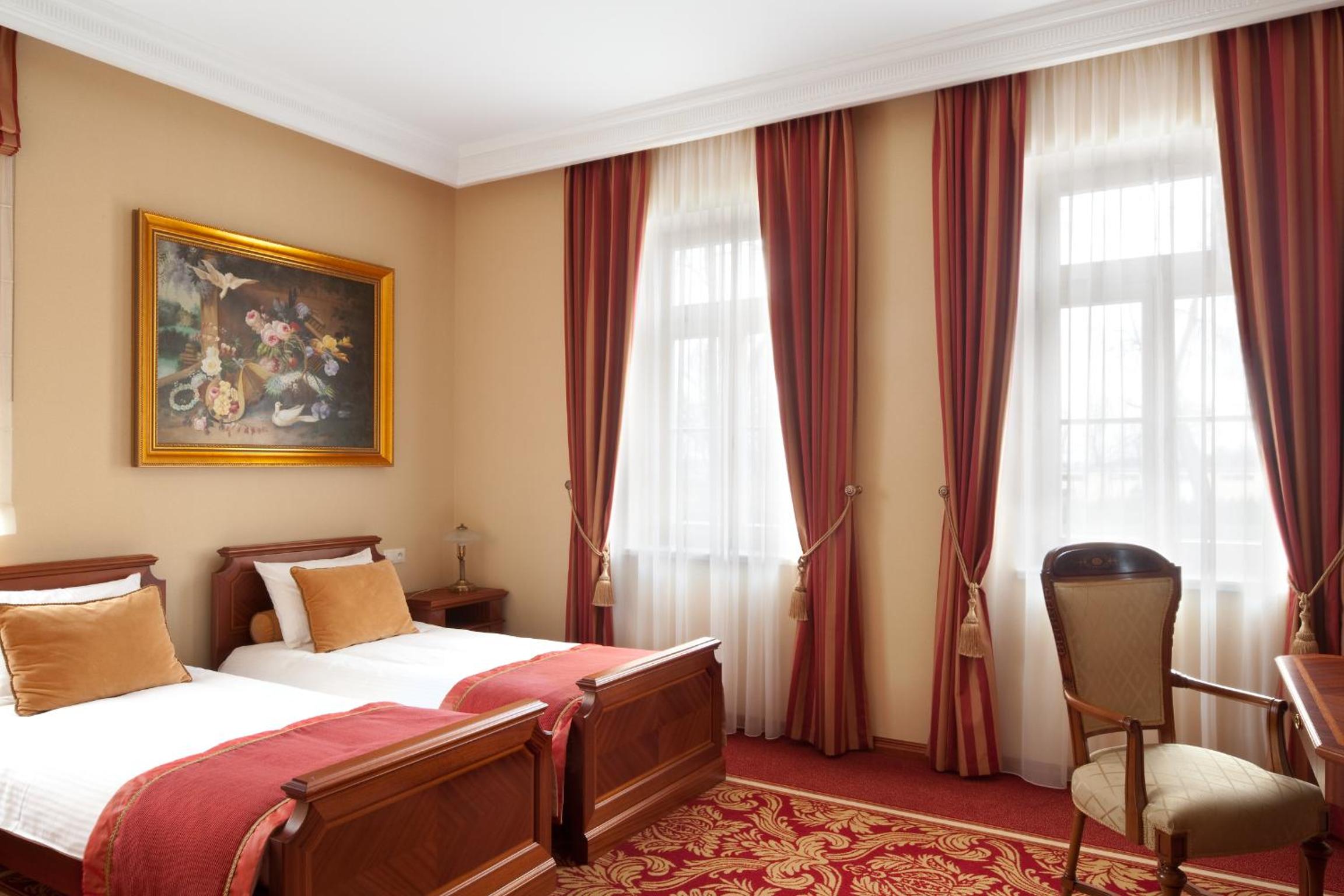 Deluxe Double or Twin Room - Photo 6
