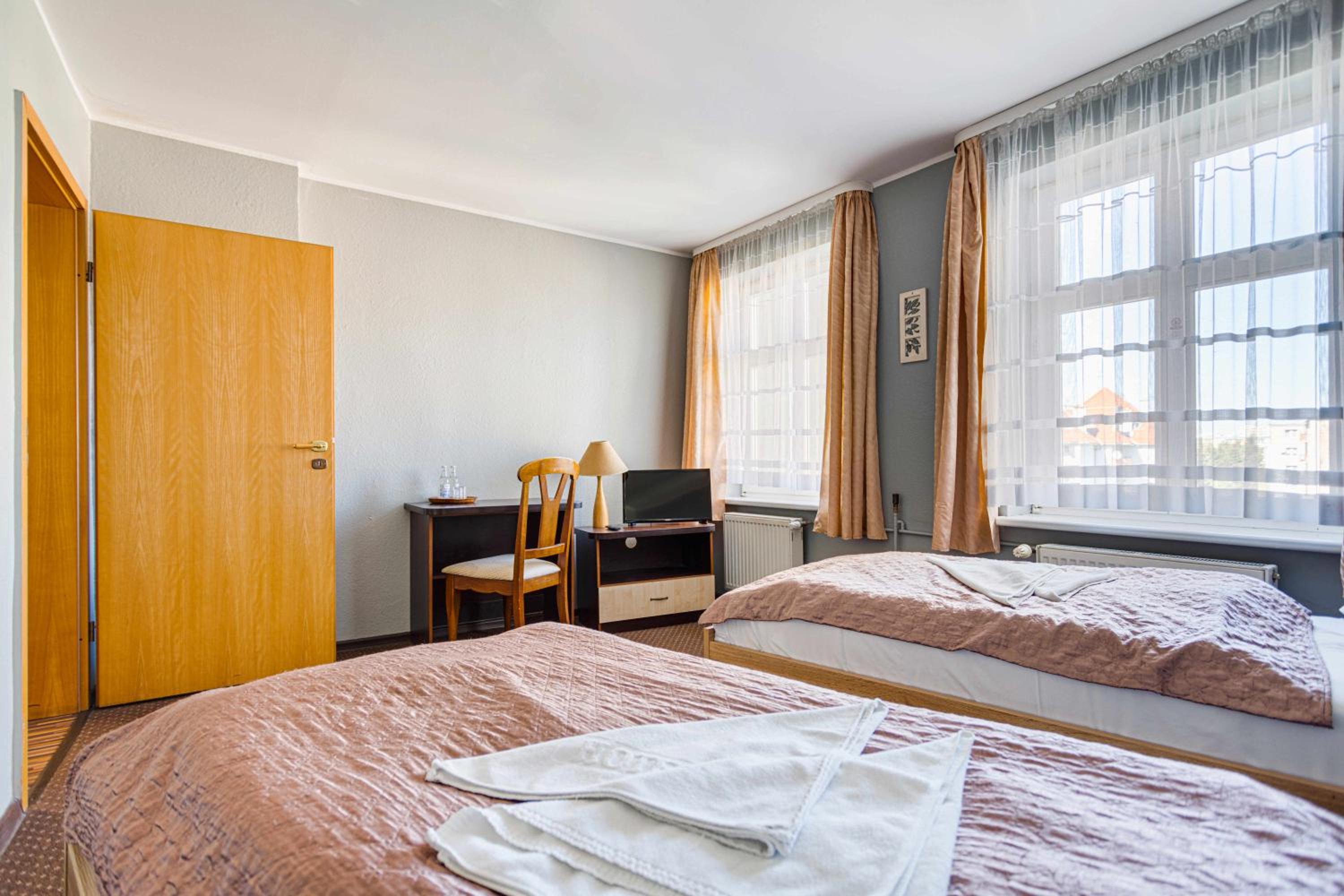Double or Twin Room - Photo 6