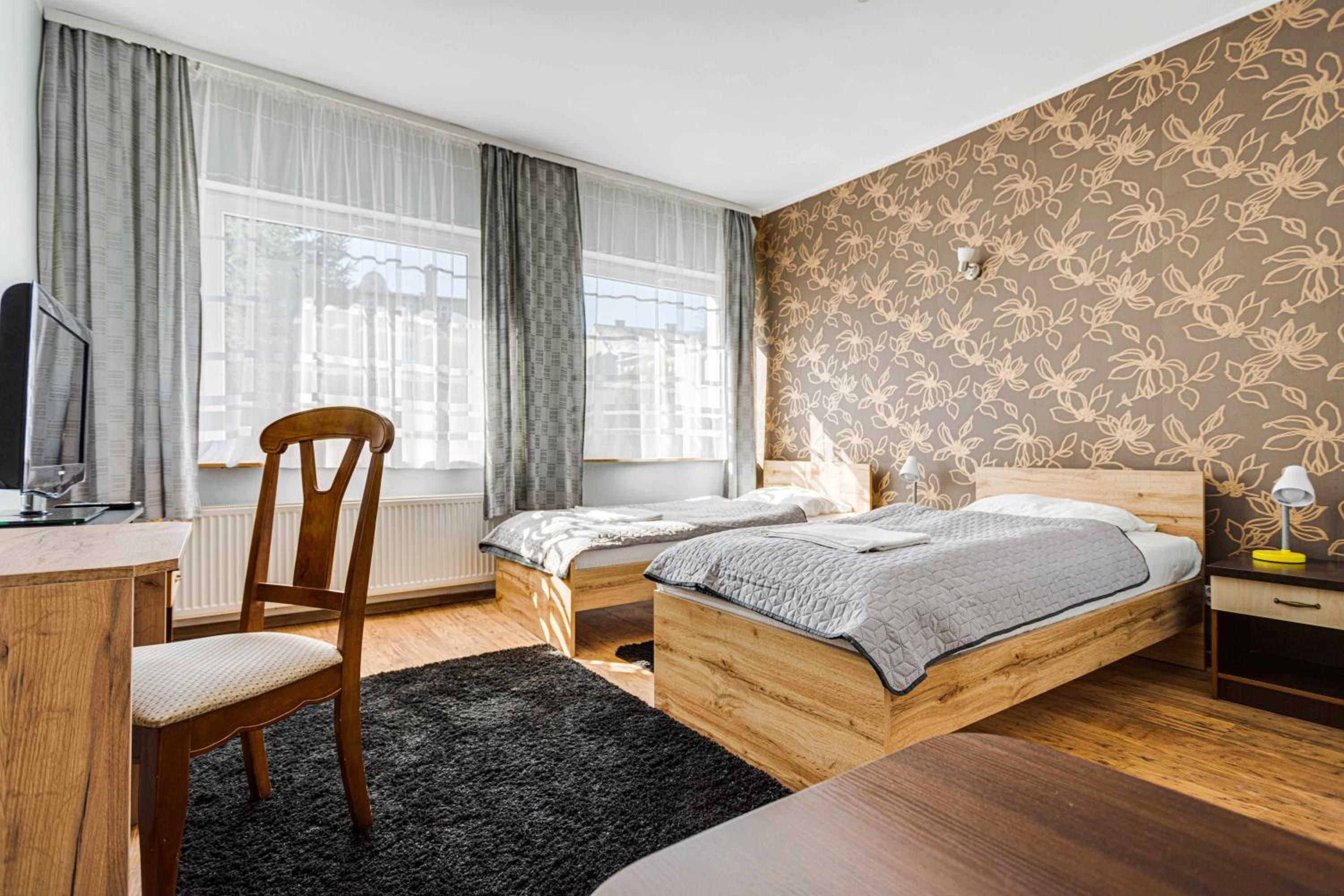 Economy Twin Room - Photo 1