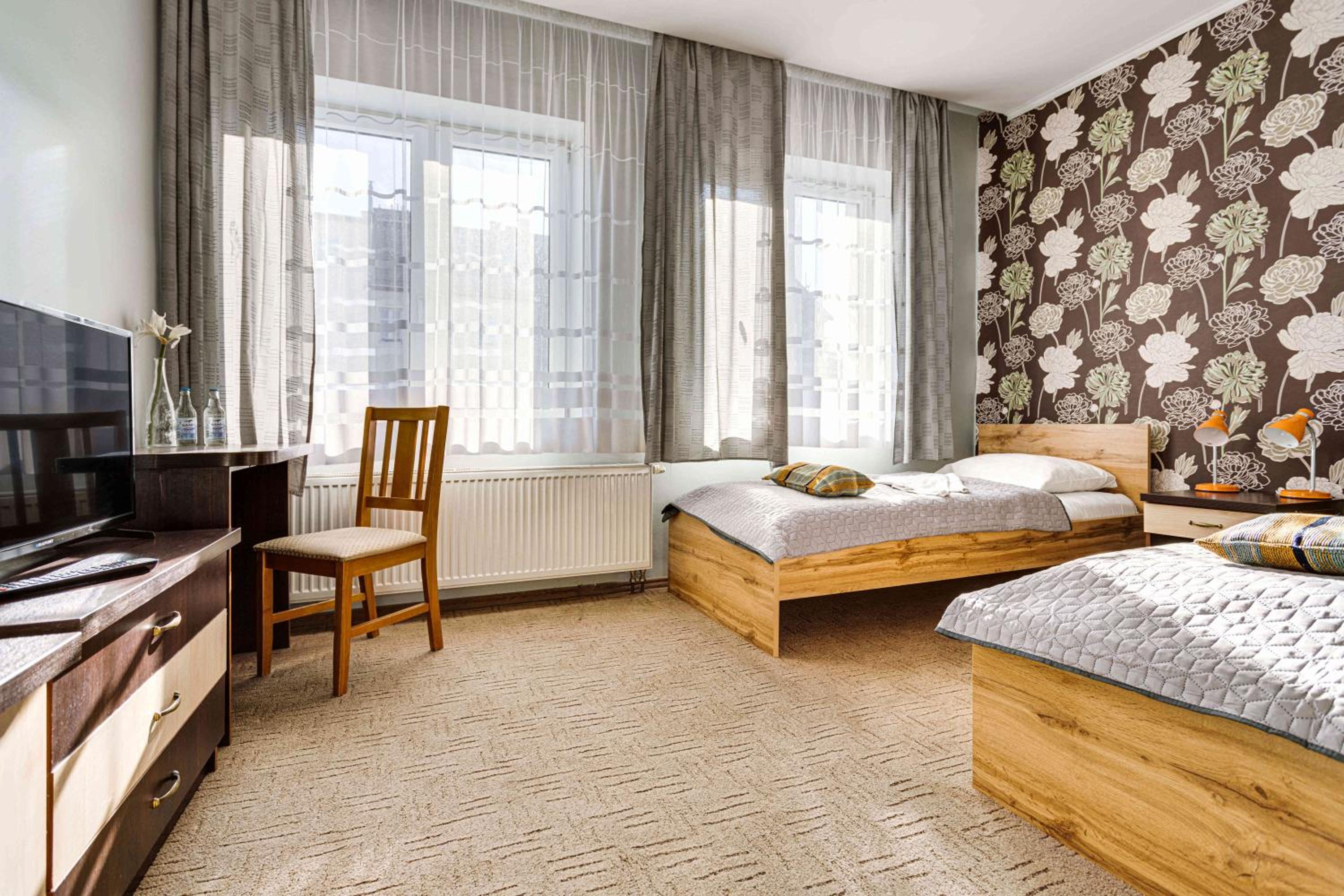 Economy Twin Room - Photo 4